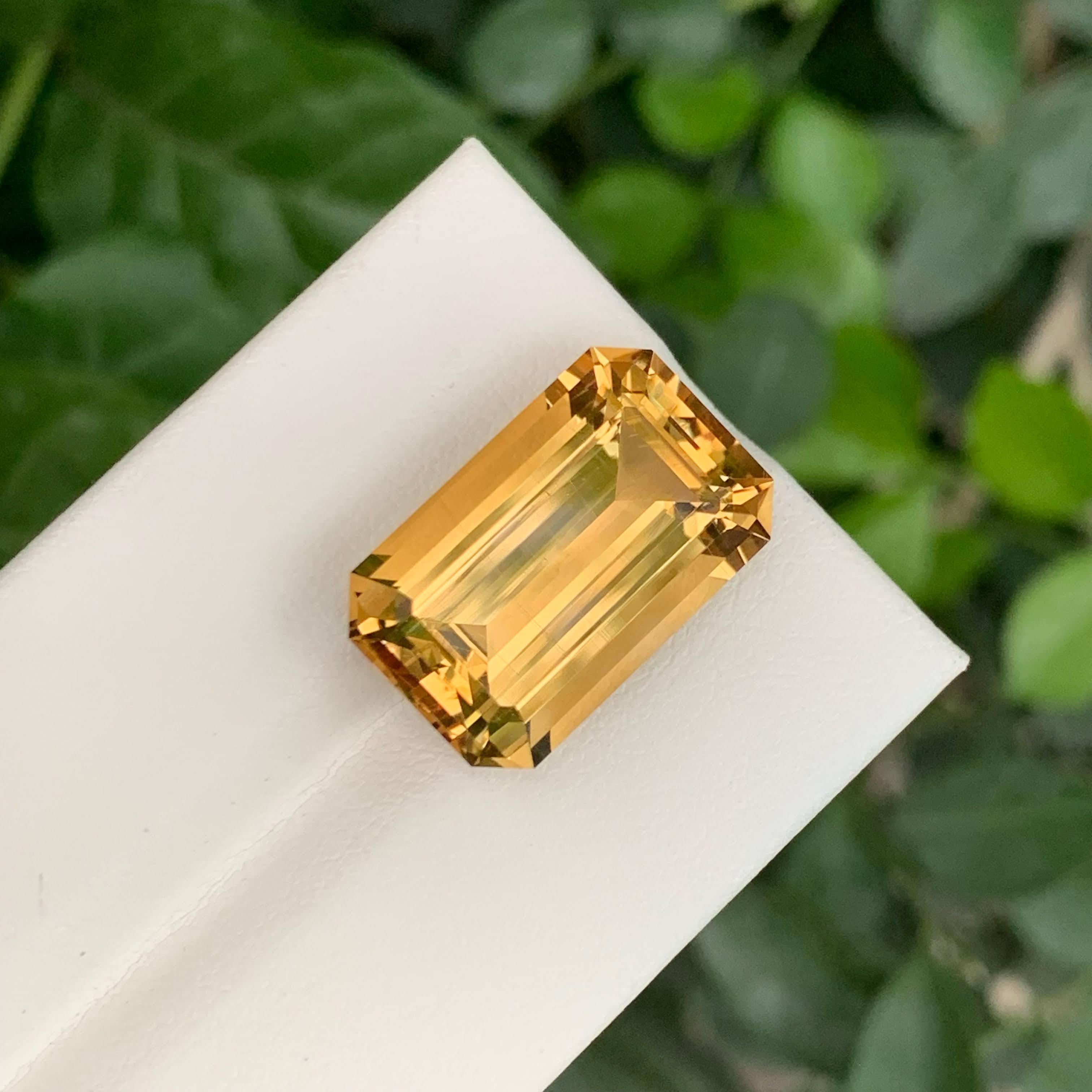 15.05 Carat Natural Faceted Loose Yellow Citrine Emerald Cut Brazilian Gemstone (pierre précieuse brésilienne) Neuf - En vente à Bangkok, TH