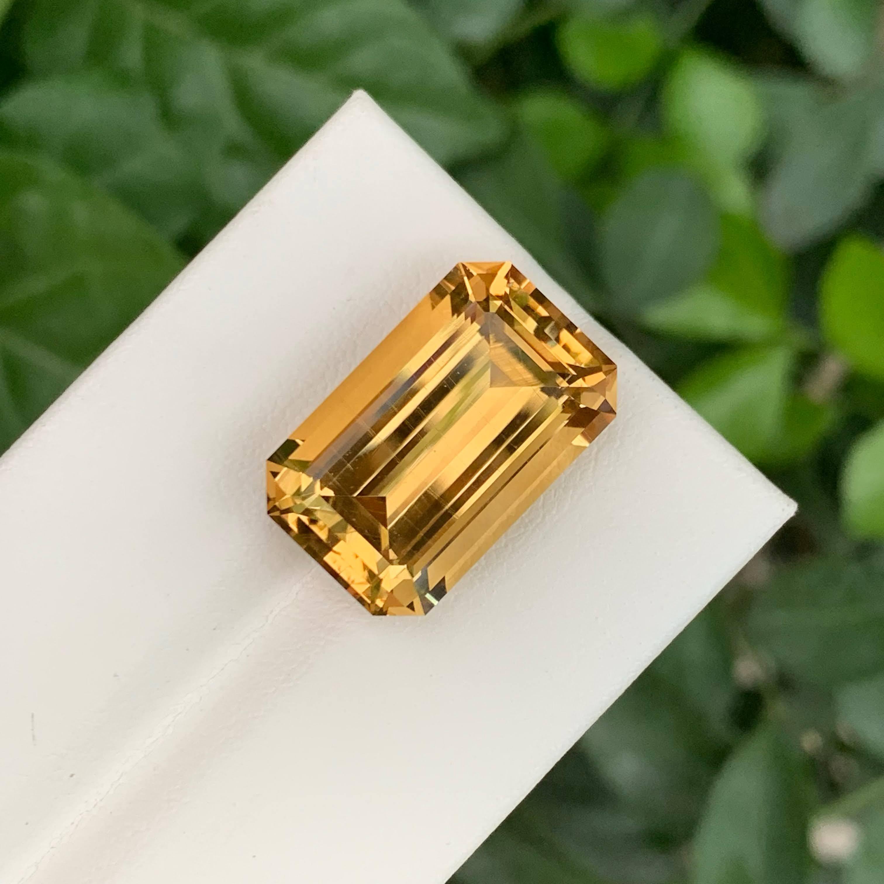 15.05 Carat Natural Faceted Loose Yellow Citrine Emerald Cut Brazilian Gemstone (pierre précieuse brésilienne) en vente 2
