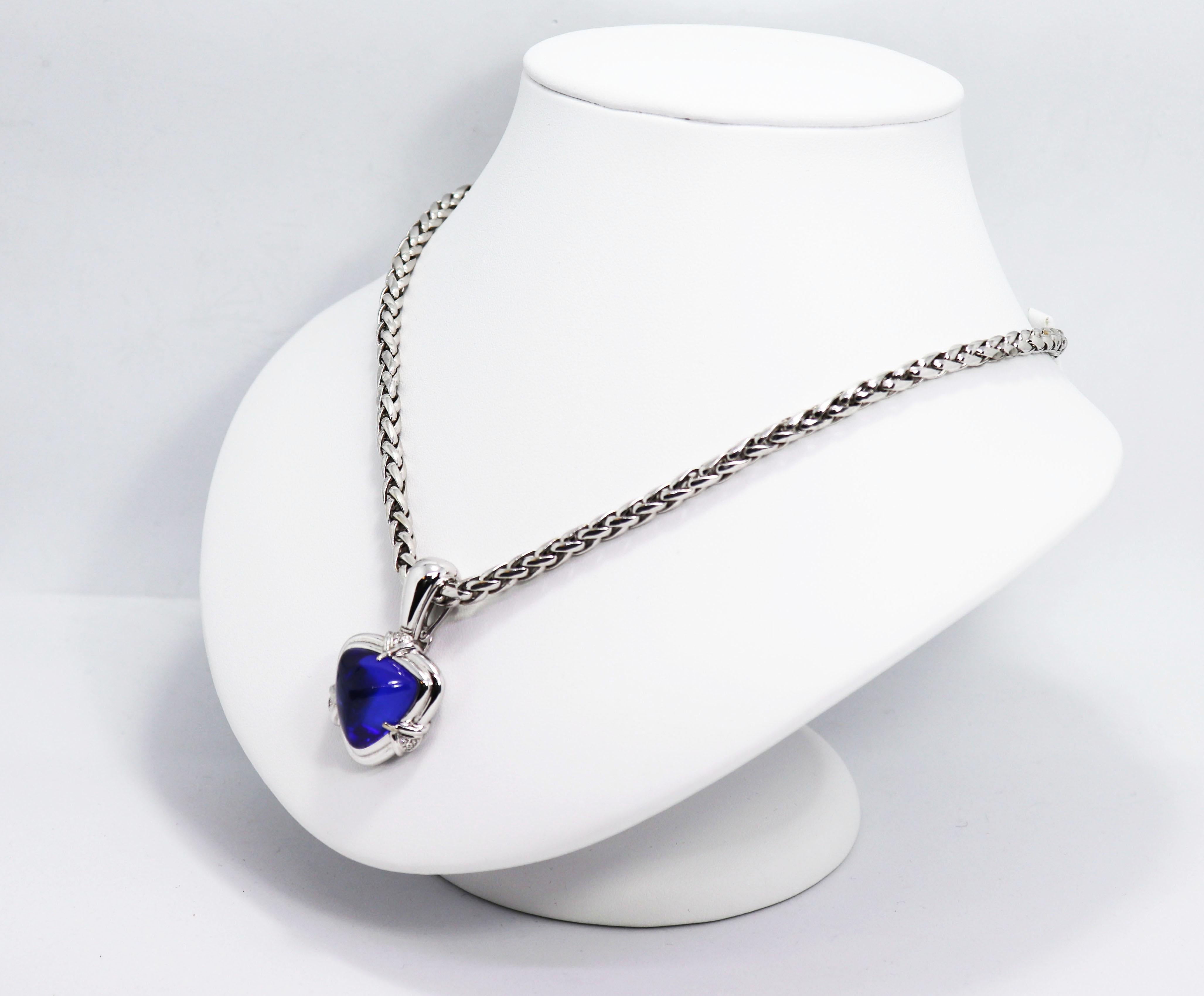 Modern 15.05 Carat Trillion Cabouchon Tanzanite and Diamond 18 Carat Gold Necklace For Sale