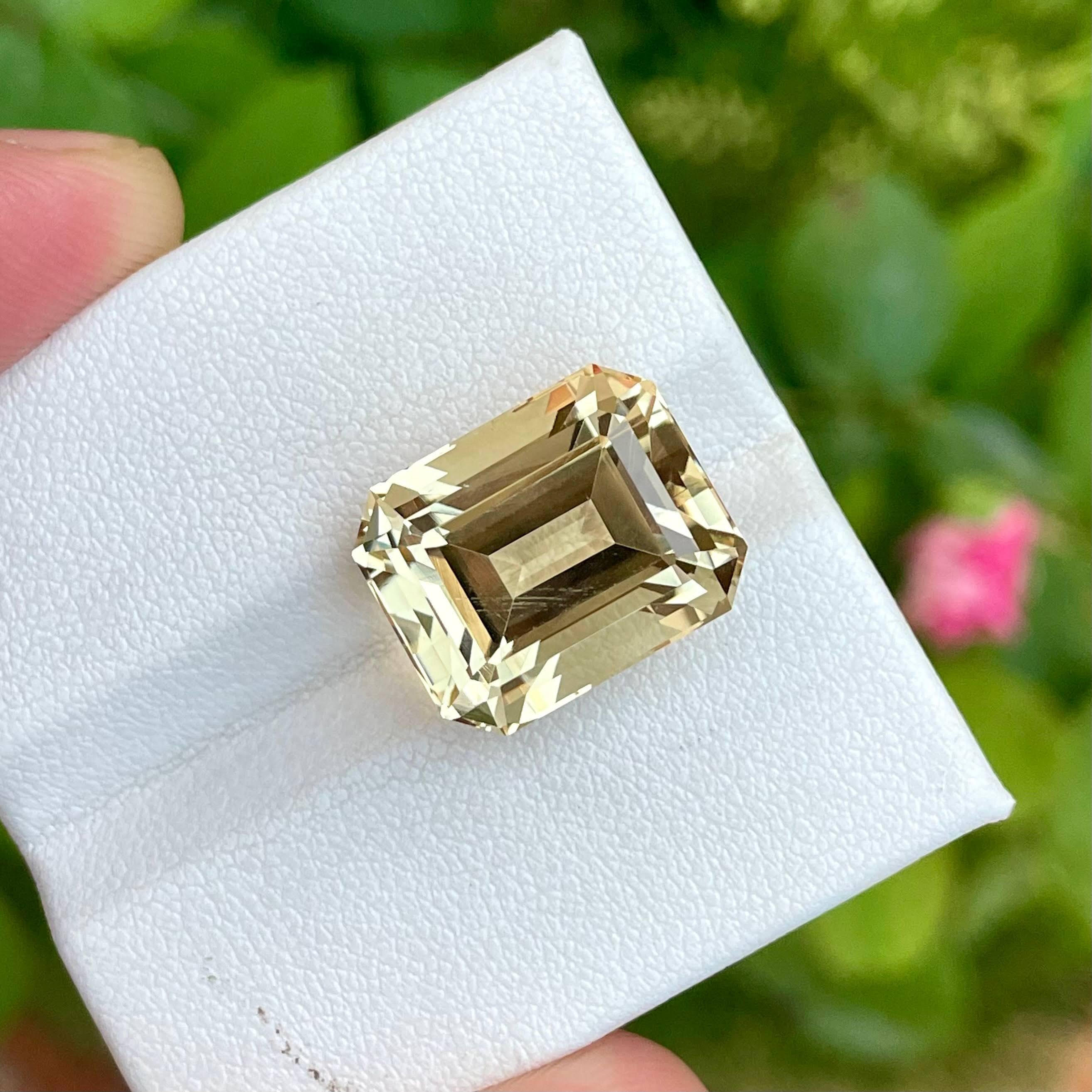 Moderno 15,05 Carati Pietra Scapolite Giallo Chiaro Taglio Smeraldo Gemma Pakistan in vendita