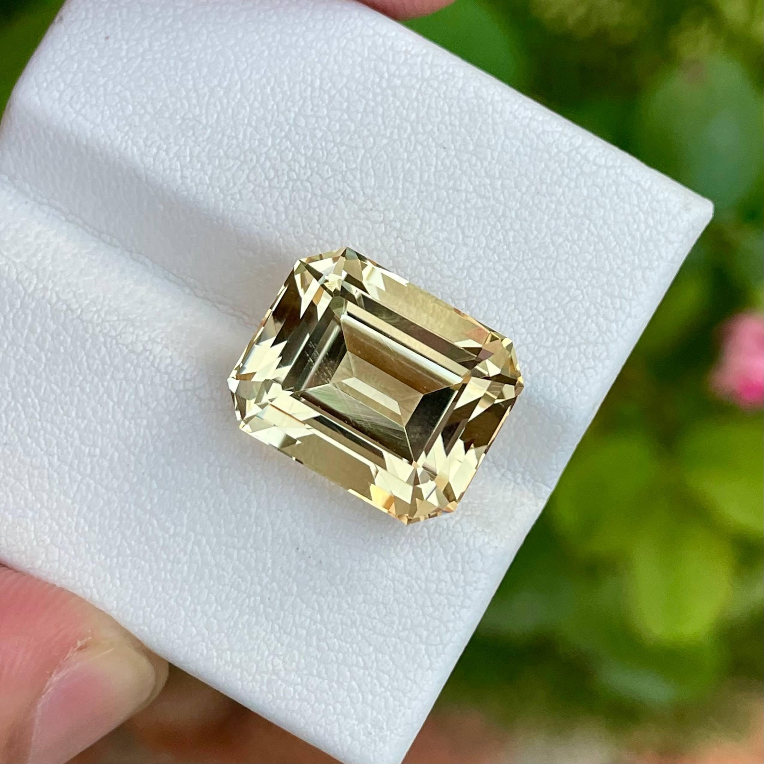 Taglio smeraldo 15,05 Carati Pietra Scapolite Giallo Chiaro Taglio Smeraldo Gemma Pakistan in vendita