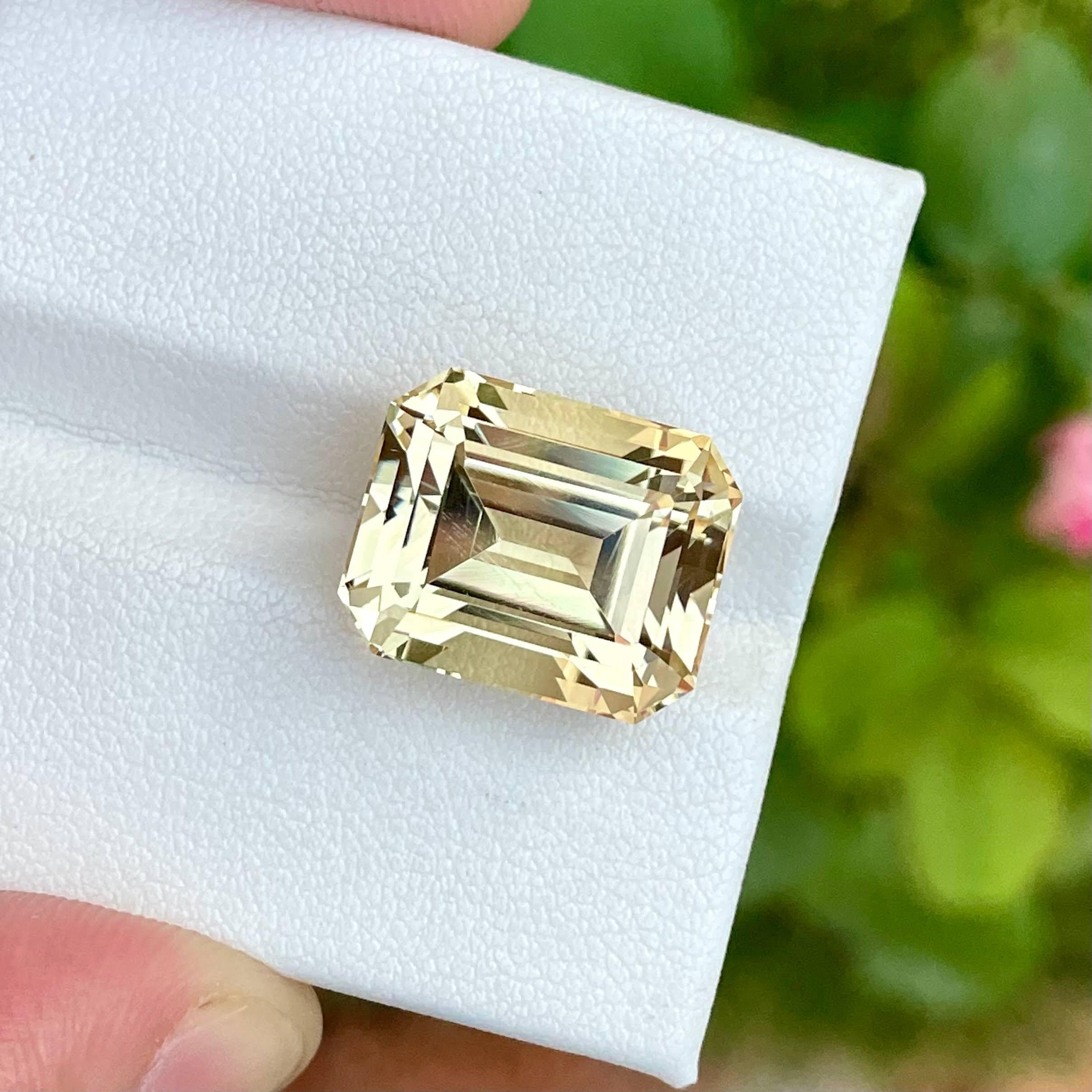 15,05 Carati Pietra Scapolite Giallo Chiaro Taglio Smeraldo Gemma Pakistan In condizioni Nuovo in vendita a Bangkok, TH