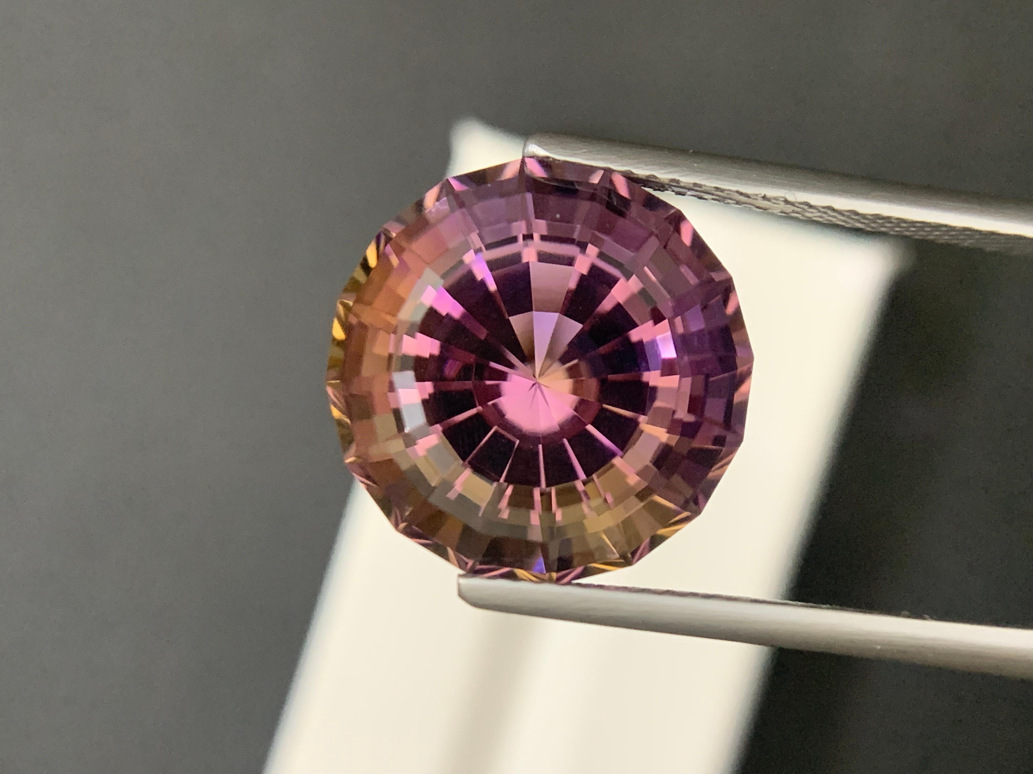 Ametrina sciolta 

Peso: 15,05 Carati
Dimensioni: 15,6 x 15,6 x 11,9 mm
Origine: Bolivia
Forma: Rotondo
Certificato: Su richiesta
.
L'ametrina è un'affascinante gemma naturale che unisce magnificamente i caldi toni dorati del citrino con le ricche