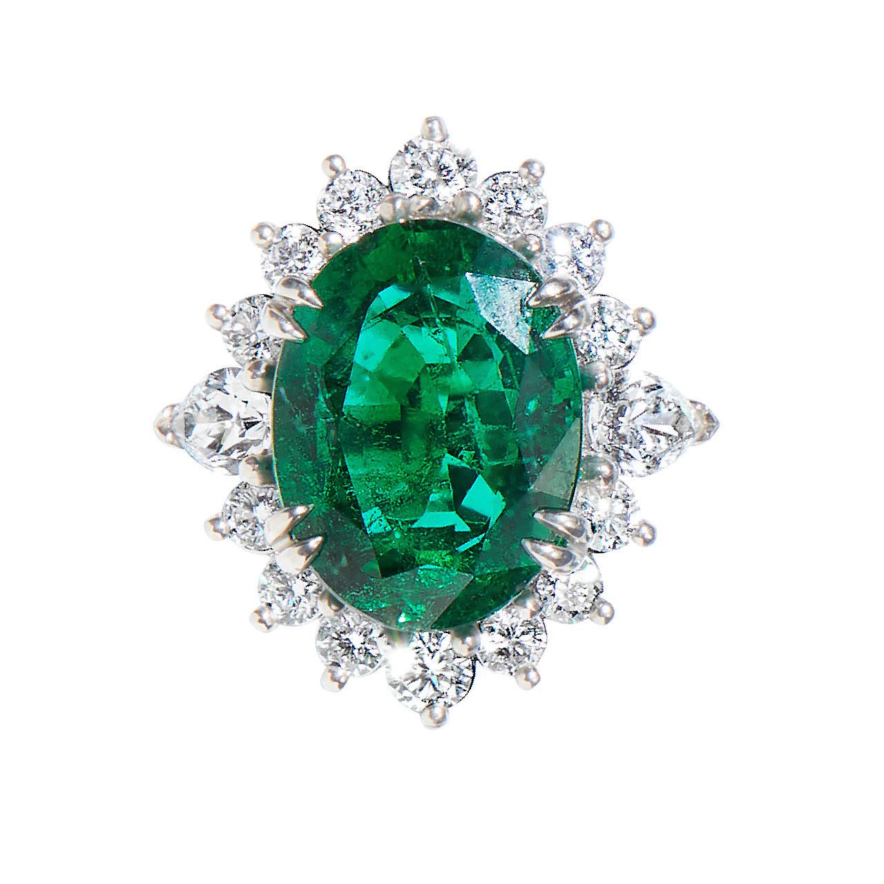 Oval Cut 15.05ct Oval Emerald & Pear Shape Diamond Halo Ring For Sale
