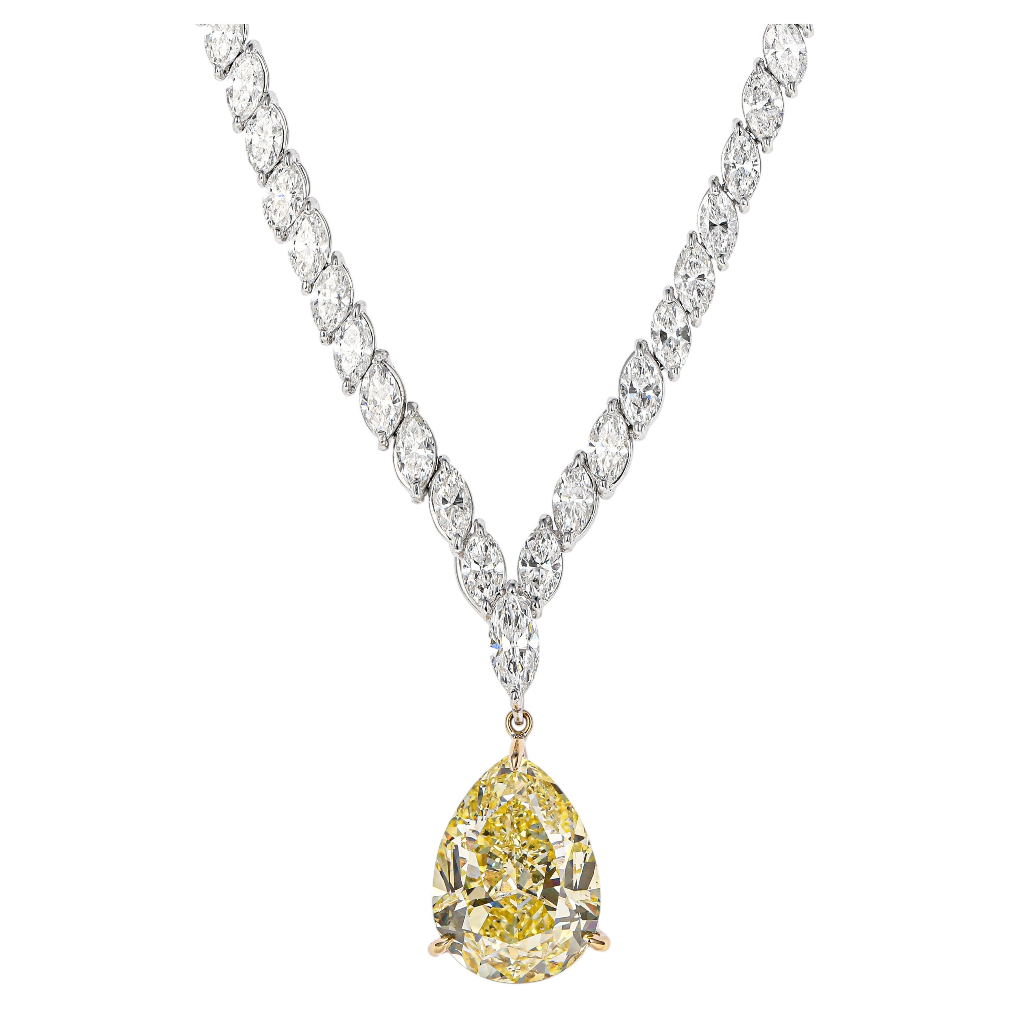 Collier en platine et or 18 carats avec un diamant taille poire de 15,06 carats en vente