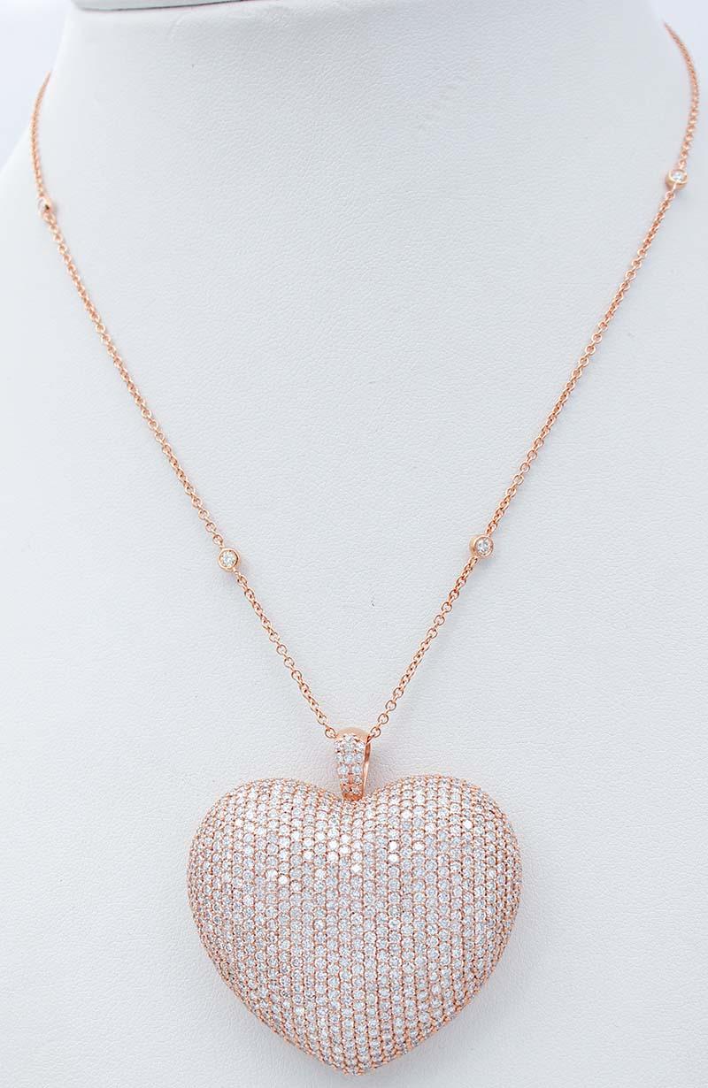 Sorprendente collar colgante en forma de corazón de oro rosa de 18 quilates tachonado de diamantes.
Diamantes 15,07 ct
Peso total 32.70 gr
RF     G    FUEEF
RK.AHEGG80
Longitud mínima de la cadena 42,5
Longitud máxima de la cadena 47
Dimensión