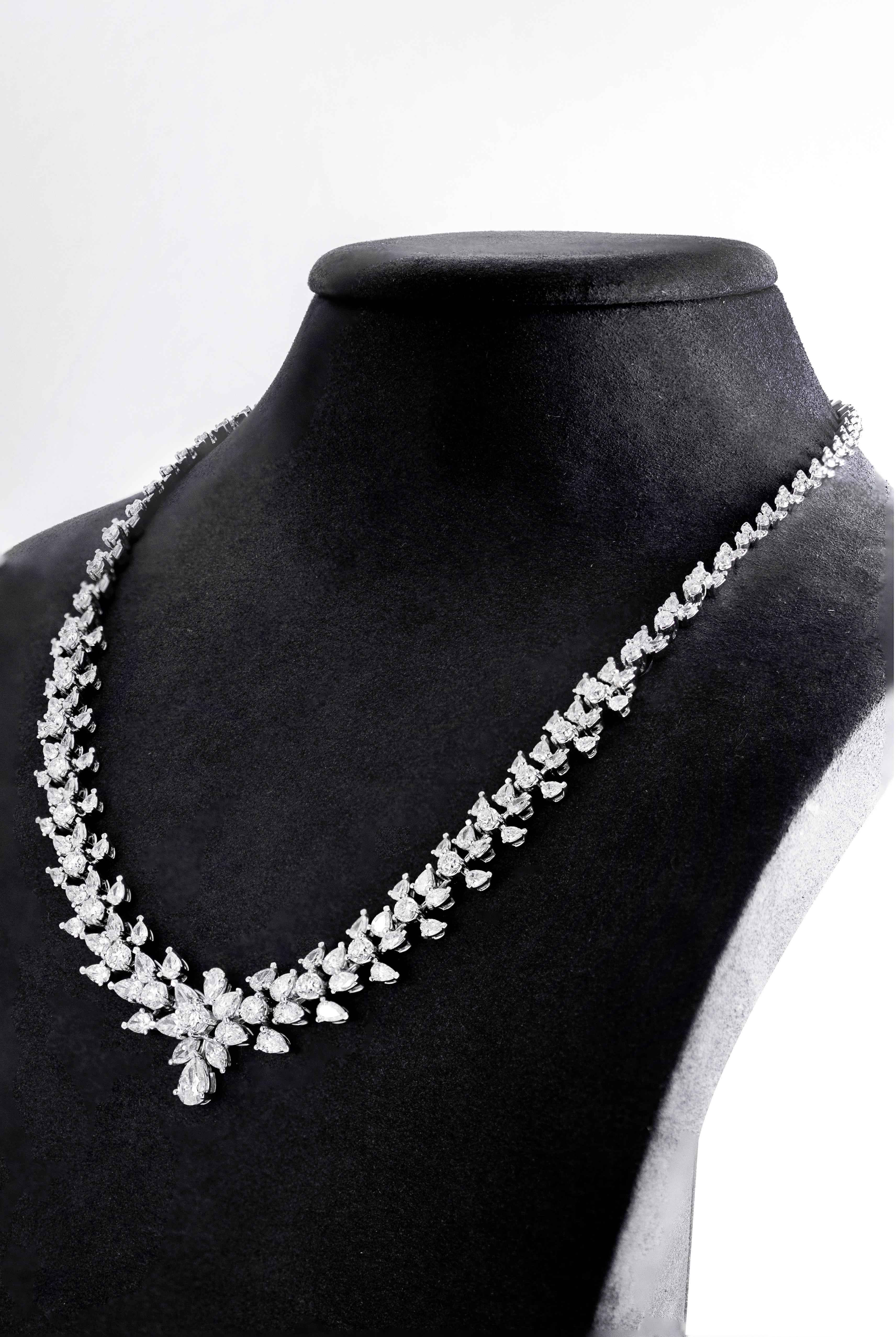 Contemporary 15.08 Carat Diamond White Gold Necklace