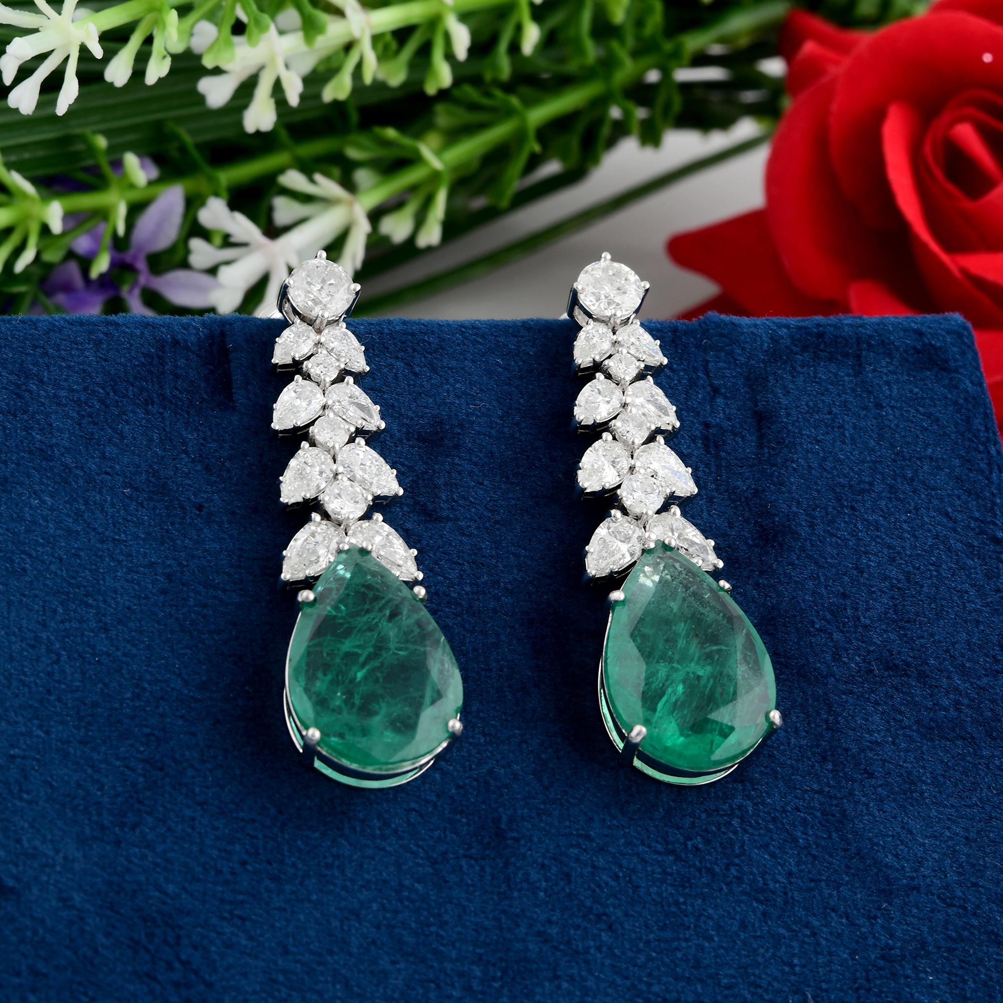 Taille poire 15.08Ct Pear Cut Zambian Emerald Diamond Dangle Drop Earrings 18k White Gold (Boucles d'oreilles pendantes) en vente