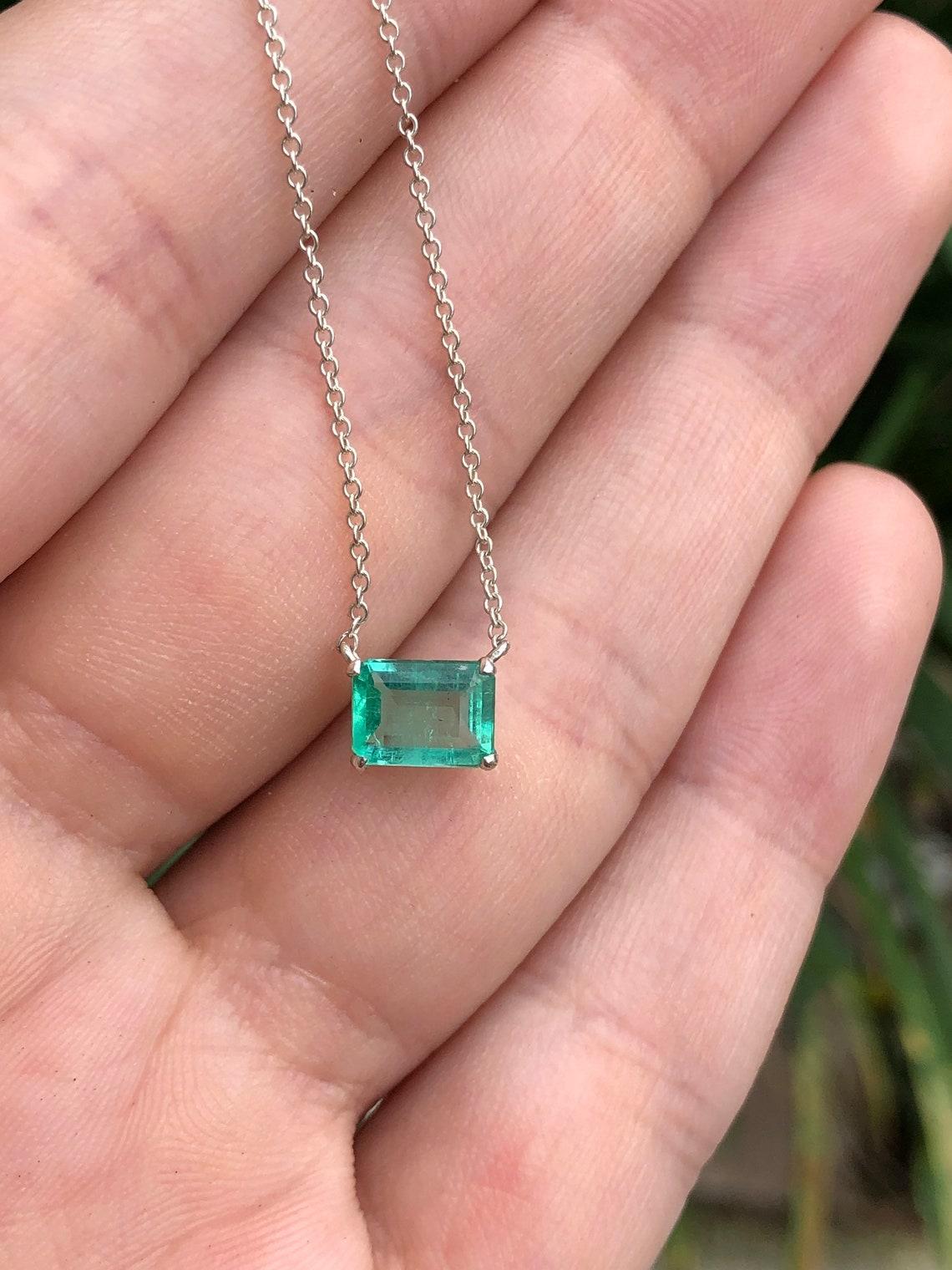 Modern 1.50ct .925 Silver Solitaire Emerald Necklace Natural May Birthstone Emerald For Sale