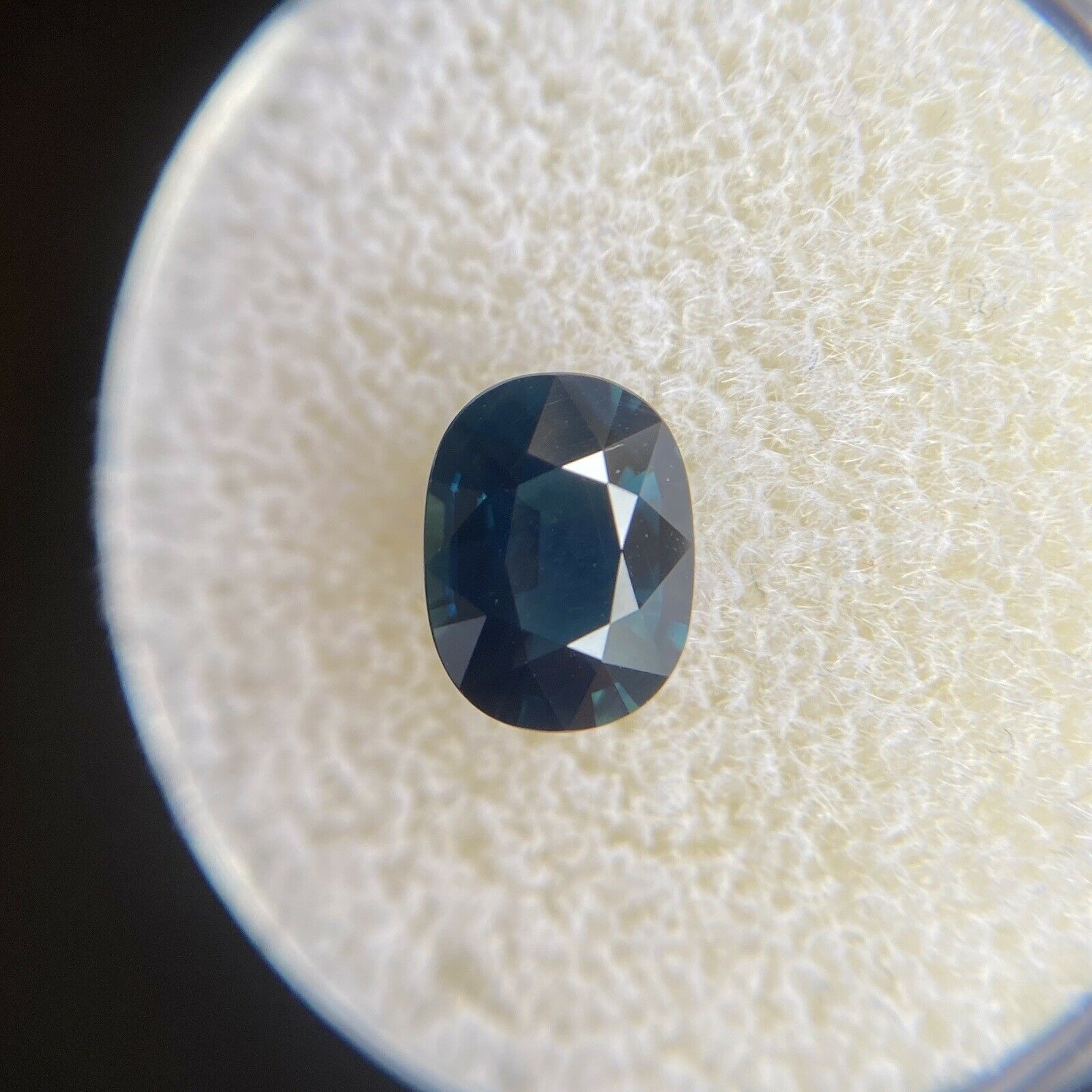1,50 Karat australischer tiefblauer Saphir im Ovalschliff, seltener loser Edelstein
