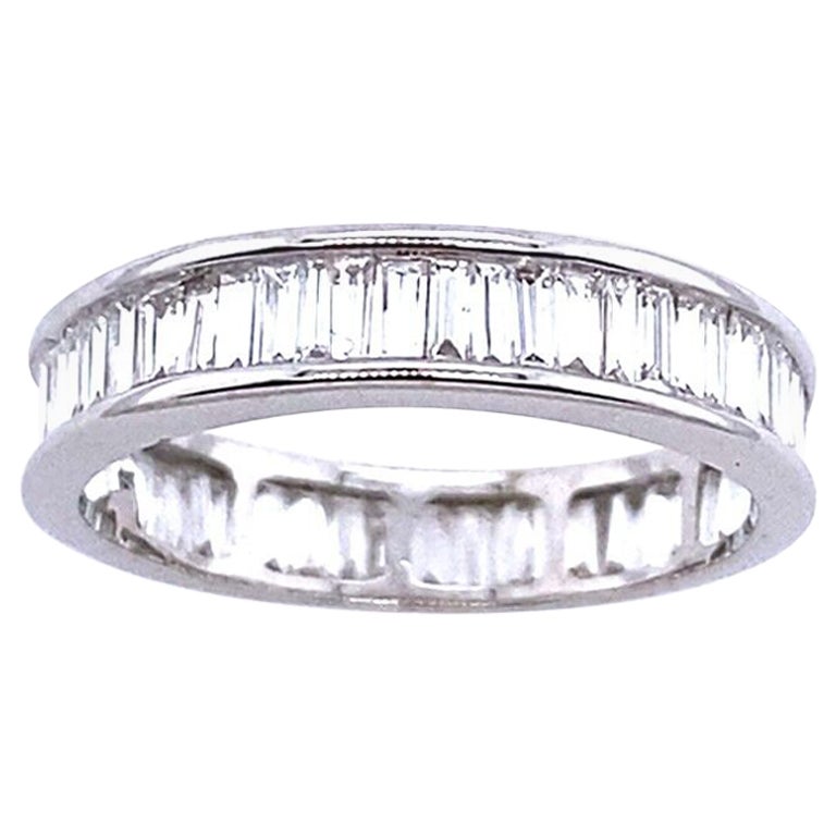 Bague d'éternité complète en or blanc 18 carats avec diamants baguettes de 1,50 carat