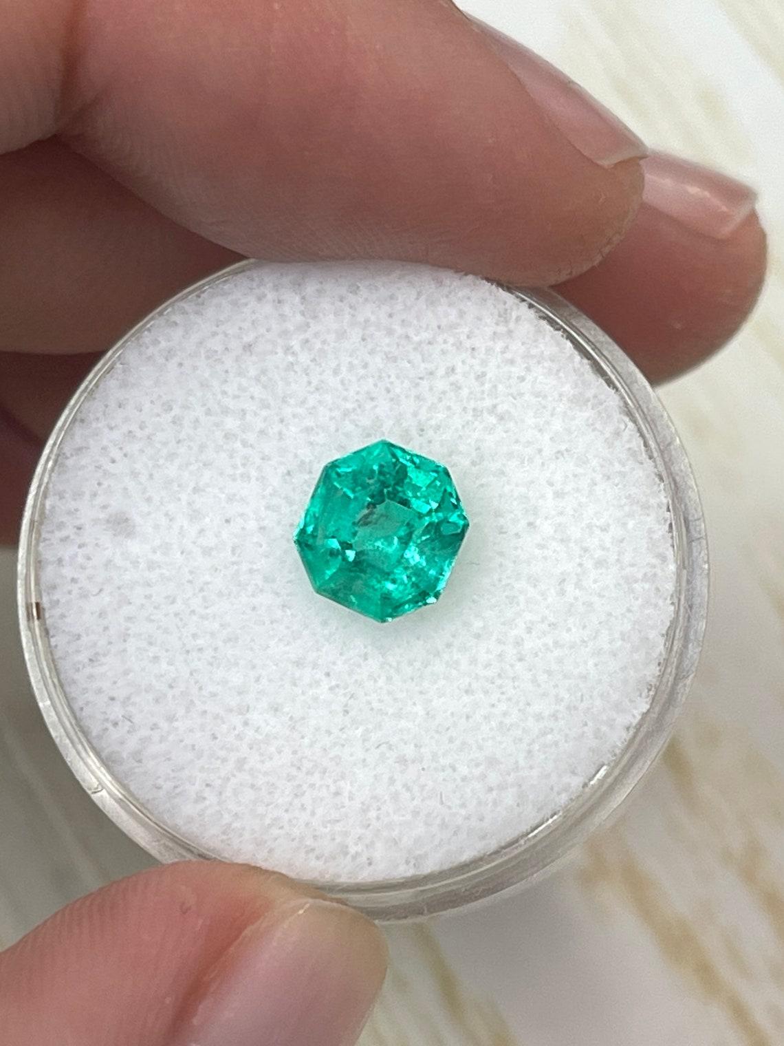 1,50 Karat Bluish Green Octagon Cut kolumbianischer Smaragd 7x7 Echter Mai Geburtsstein (Moderne) im Angebot