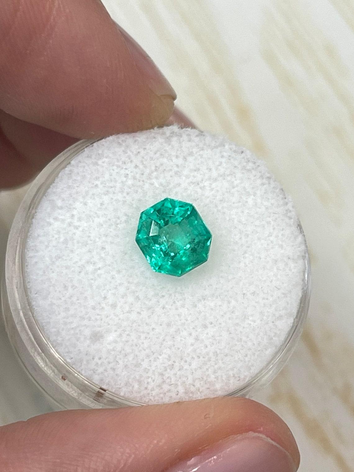 1,50 Karat Bluish Green Octagon Cut kolumbianischer Smaragd 7x7 Echter Mai Geburtsstein (Smaragdschliff) im Angebot