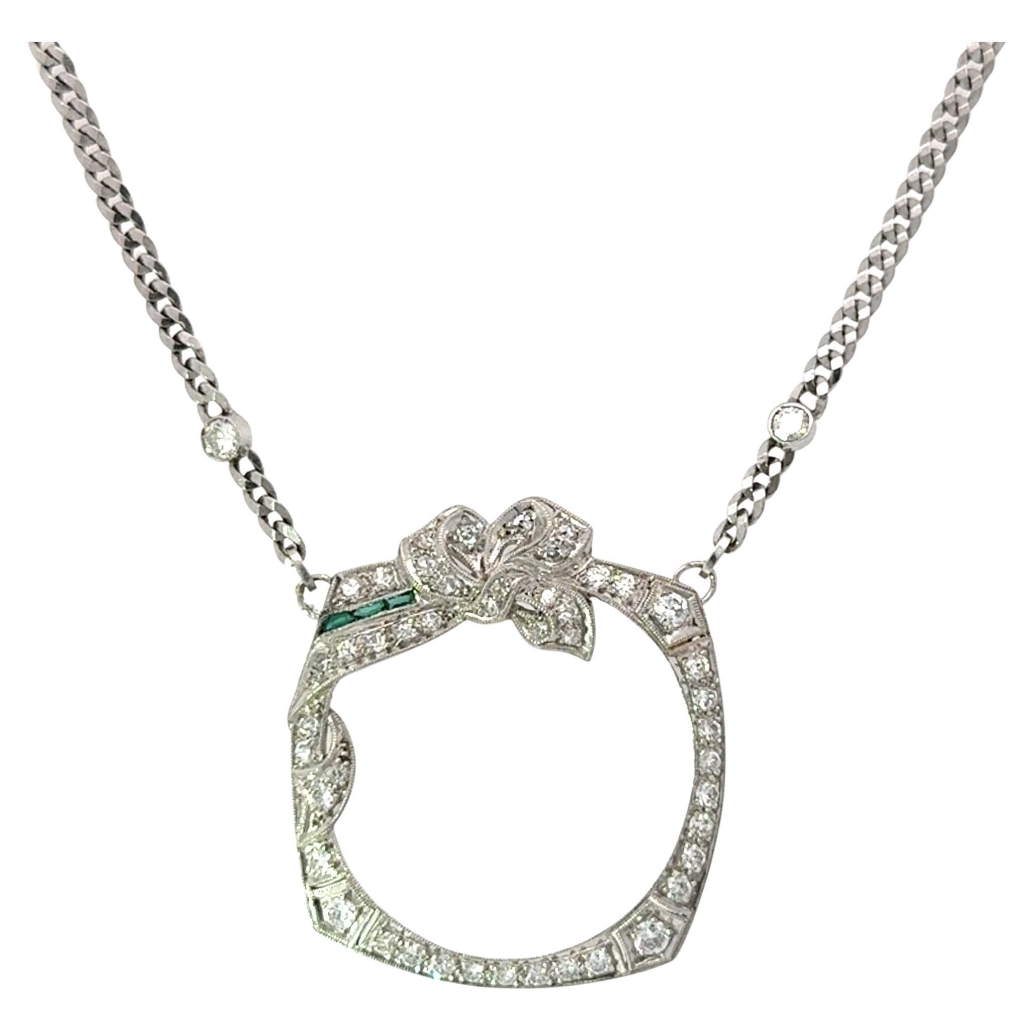 Collana in platino con diamante e smeraldo da 1.50 carati in stile antico Art Deco