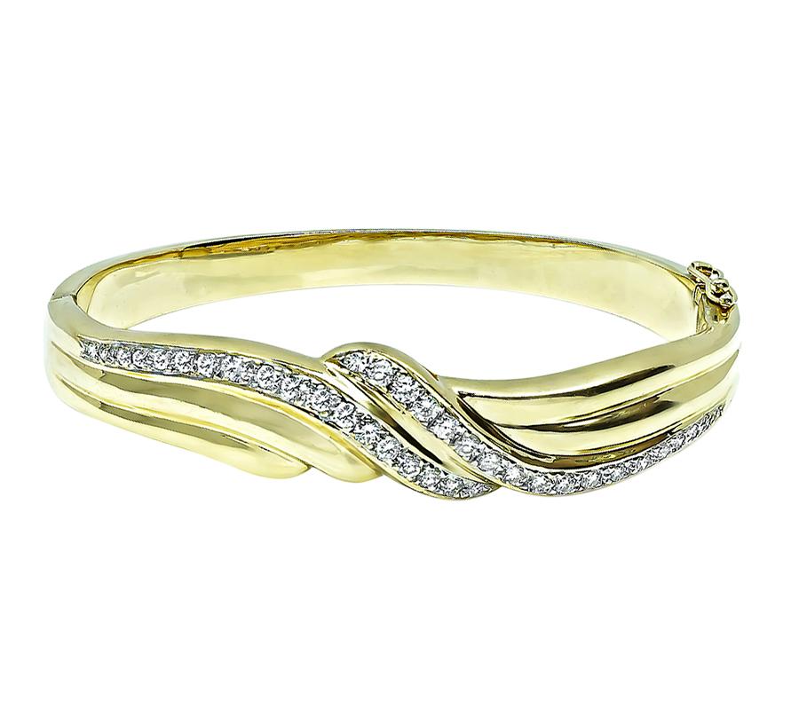 Taglio rotondo Bangle in oro con diamanti da 1,50 carati in vendita