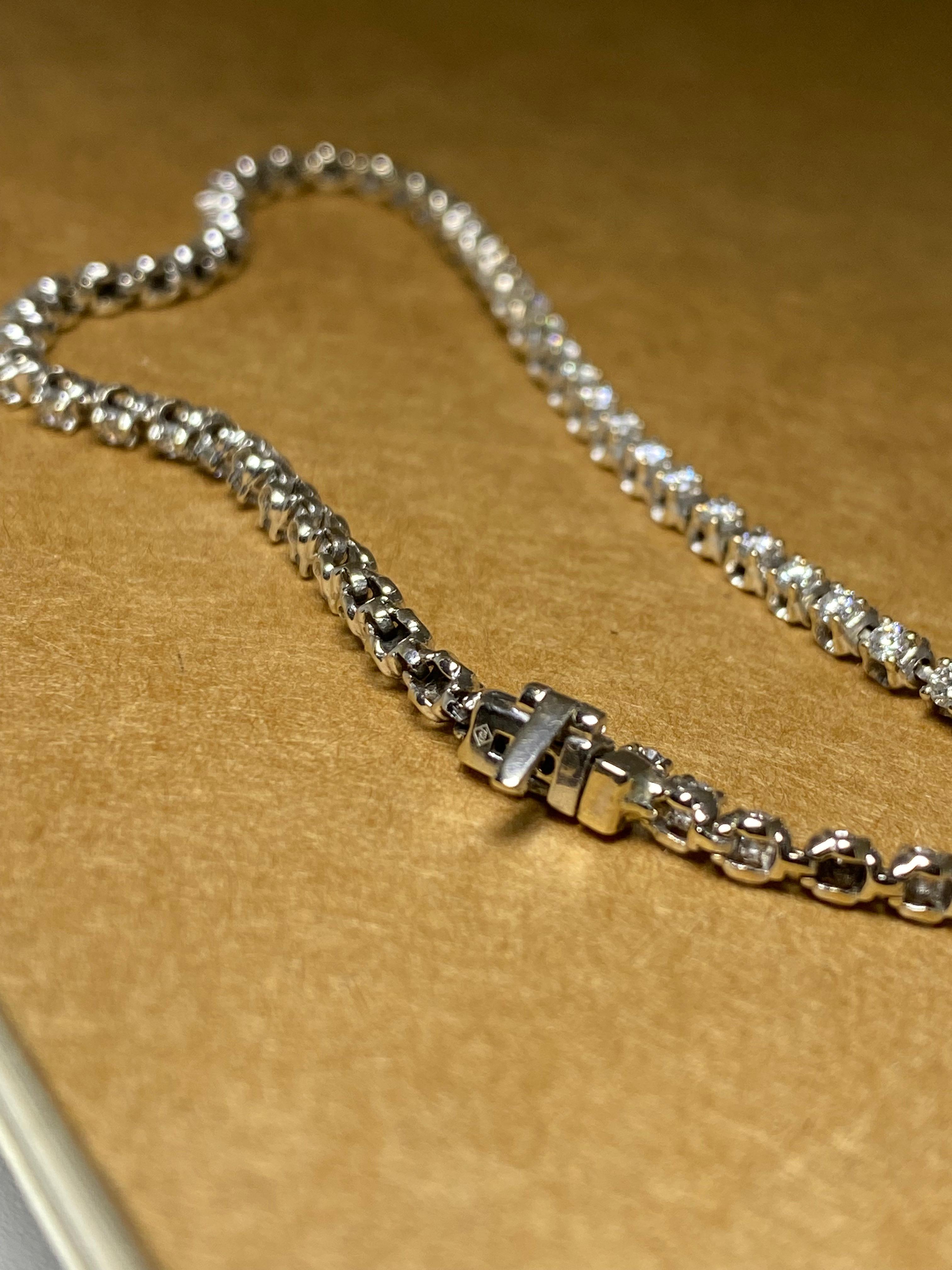 1,50 Karat Diamant (x 60) Tennisarmband aus 18 Karat Weißgold,  7, 500 $ im Angebot. Damen
