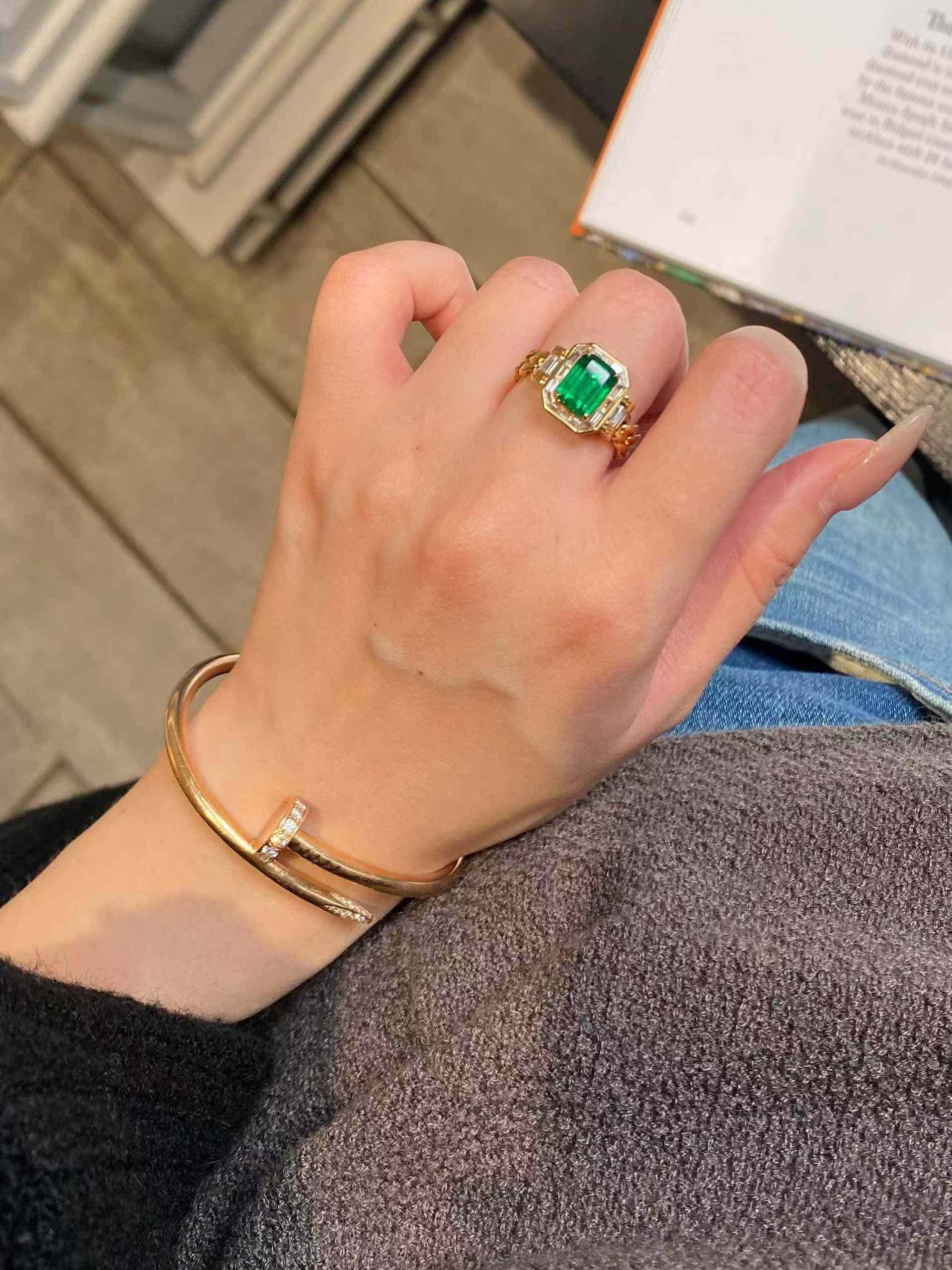 1,50ct Smaragd mit 0,50ct Diamant Ring in 18k massivem Gold im Zustand „Neu“ im Angebot in Bucharest, Romania