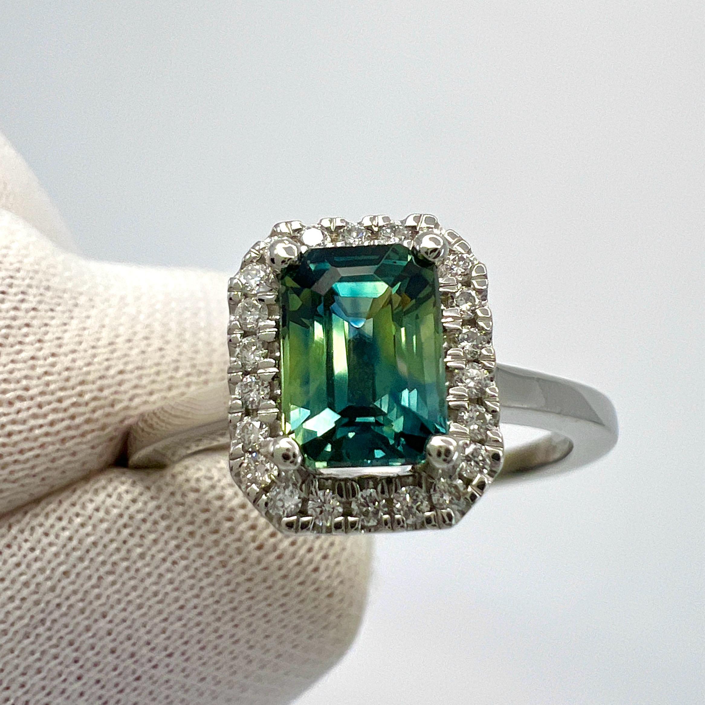 1,50 Karat GIA zertifizierter Parti Color Smaragdschliff Saphir und Diamant Platin Halo-Ring 2