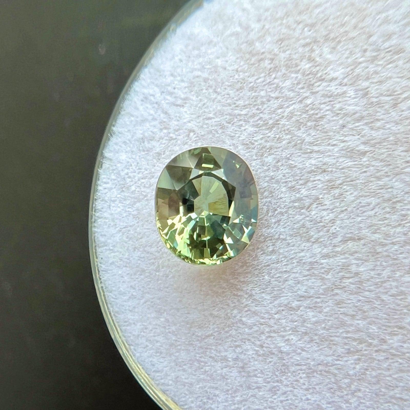 Femenino o masculino 1,50 ct Zafiro amarillo verde no tratado certificado por la GIA Gema de talla oval 6,8x5,8 mm en venta