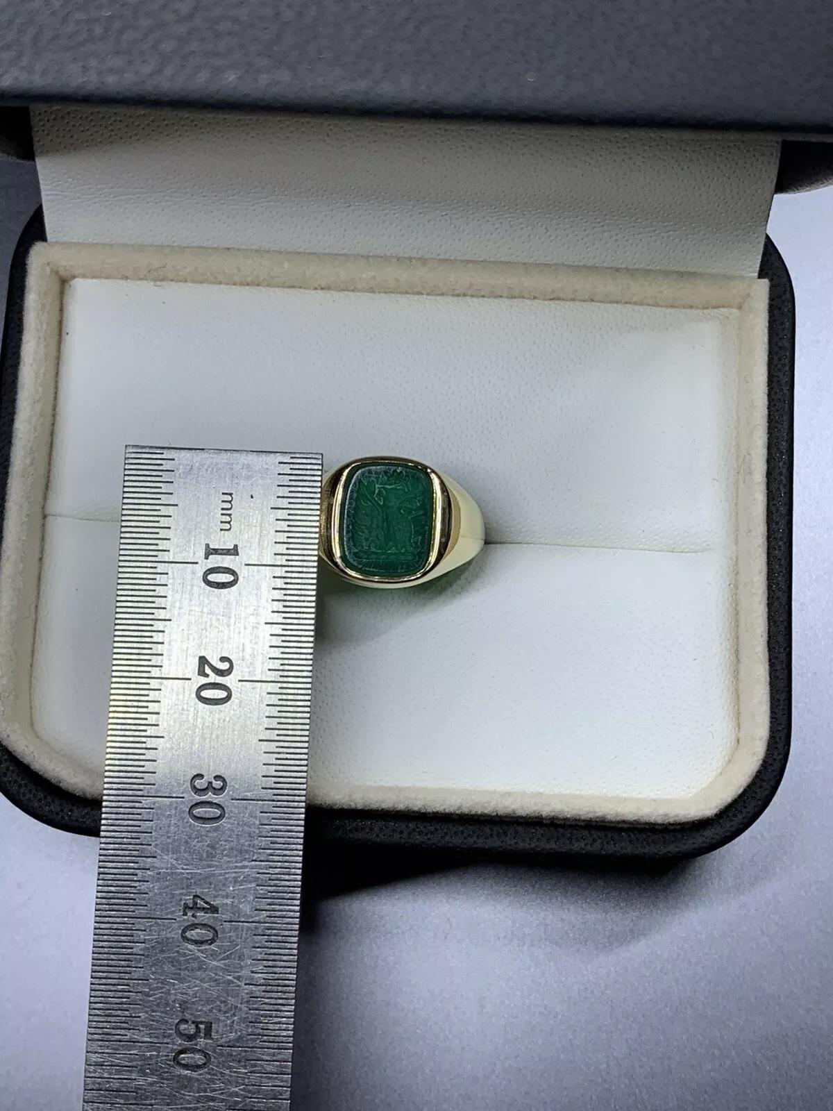 1.50ct Green onyx signet ring in 9ct yellow gold.

Chunky signet pinky 9ct yellow gold with green onyx gemstone cushion shaped, hallmarked.

Green onyx signet ring plain 9ct yellow gold

Green onyx gemstone atrial untreated.

Hallmarked the ring can