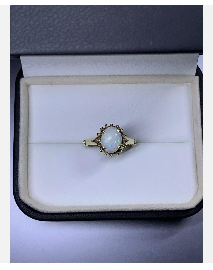 Art déco 1.50ct Large Australian white opal antique engagement ring in 18ct yellow gold en vente