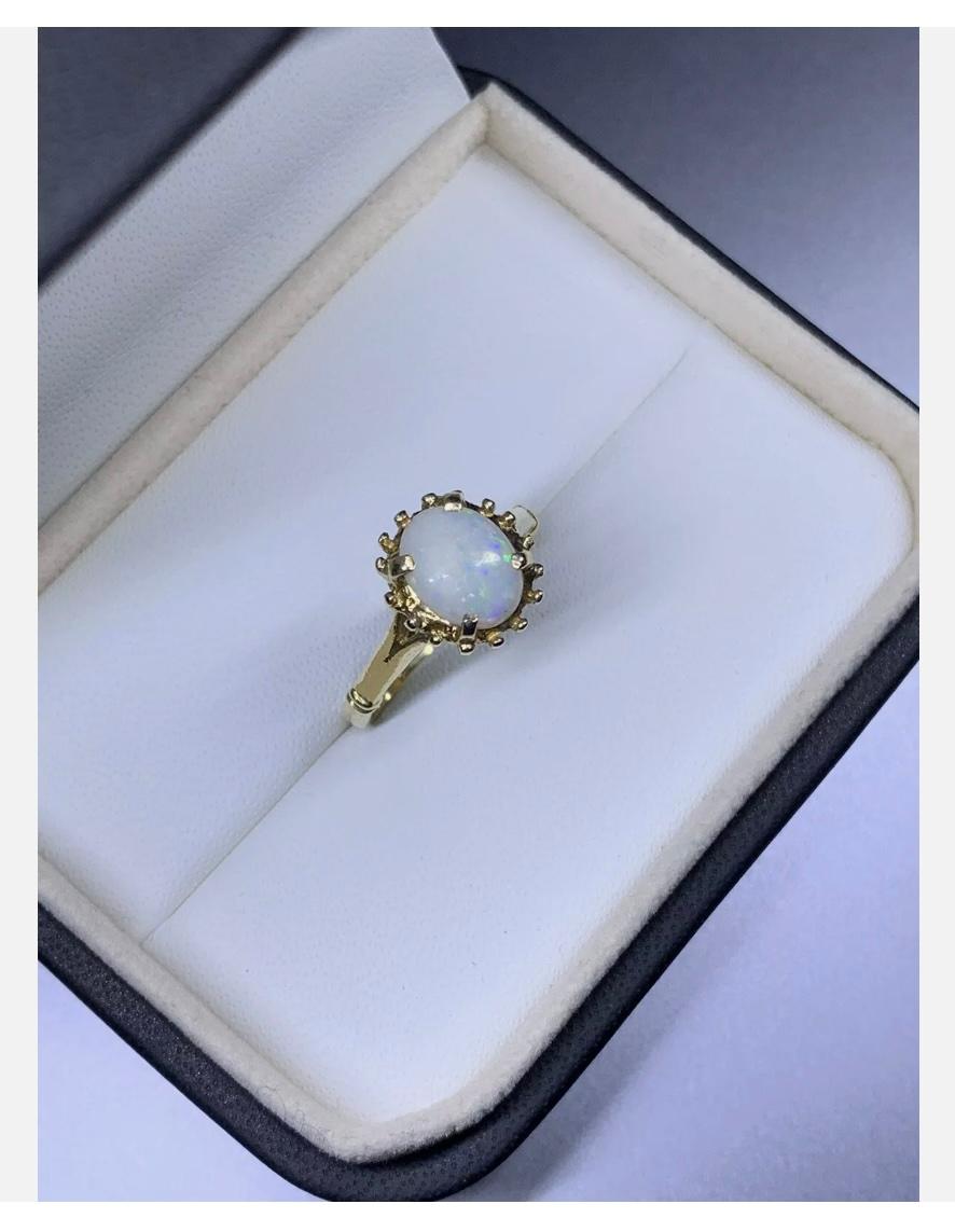1.50ct Large Australian white opal antique engagement ring in 18ct yellow gold Pour femmes en vente