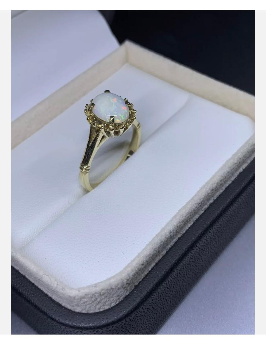 1.50ct Large Australian white opal antique engagement ring in 18ct yellow gold en vente 2