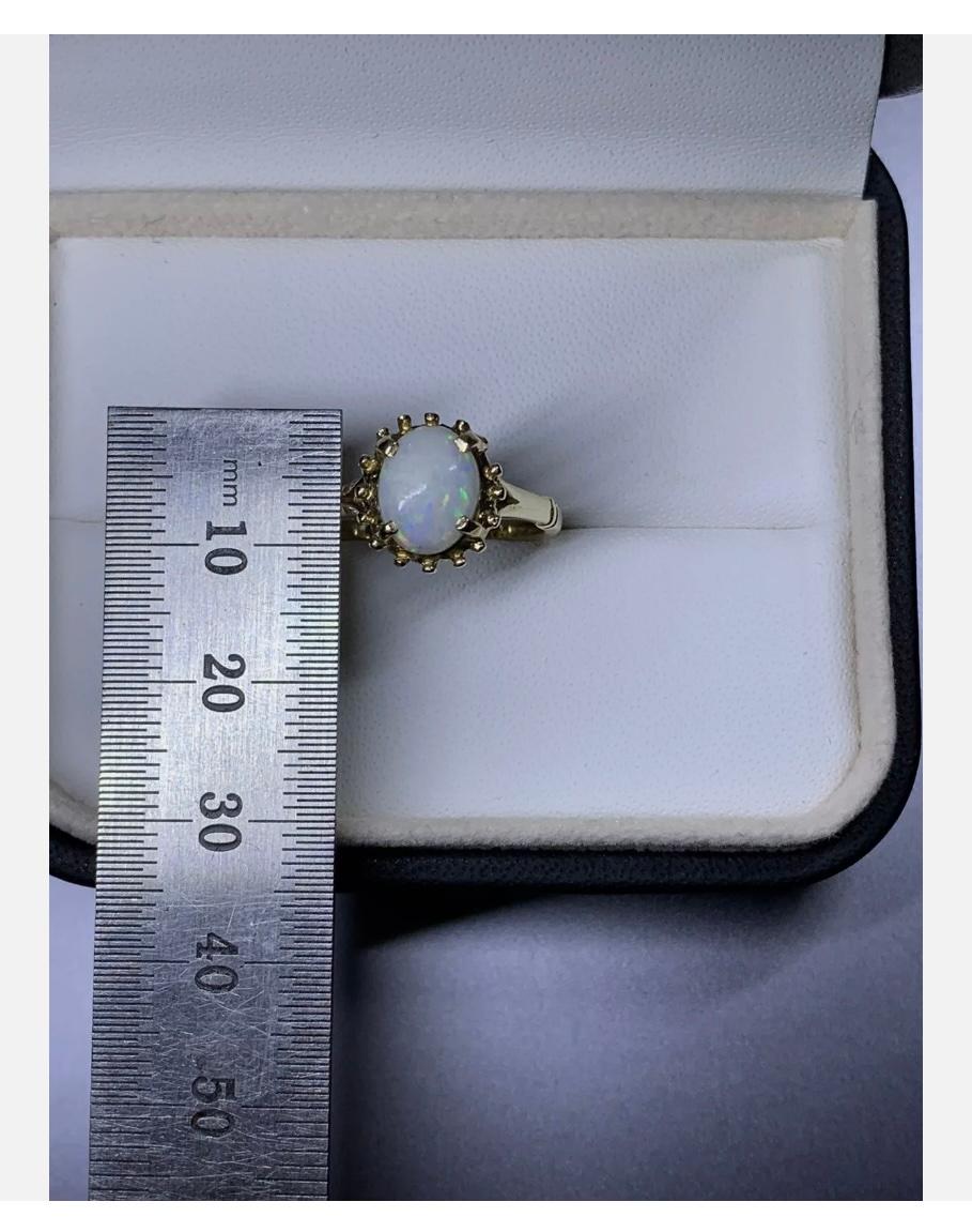 1.50ct Large Australian white opal antique engagement ring in 18ct yellow gold en vente 3