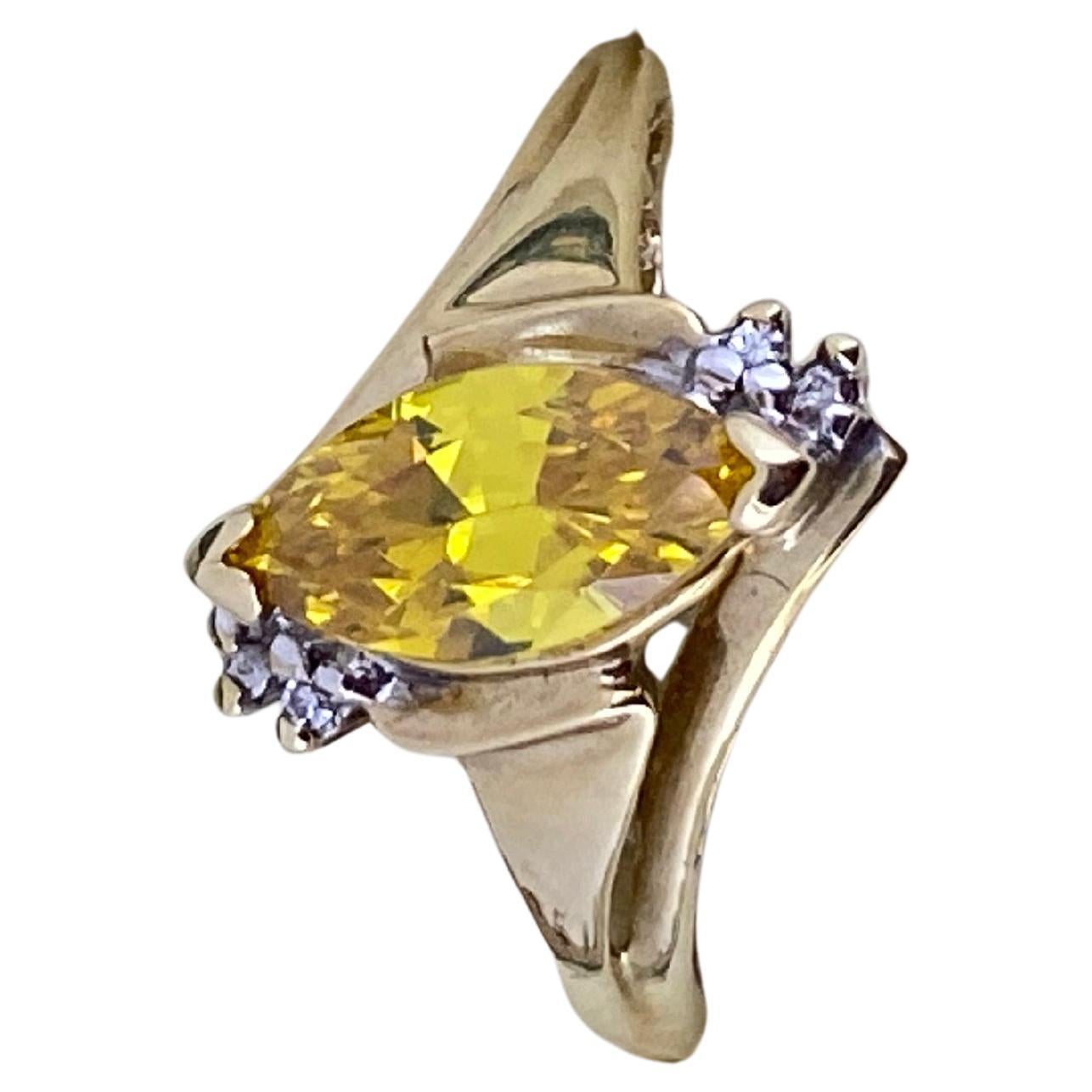 1.50ct Marquise Cut Golden Zirconia and Diamond ring in 14K Yellow Gold In Excellent Condition For Sale In MELBOURNE, AU