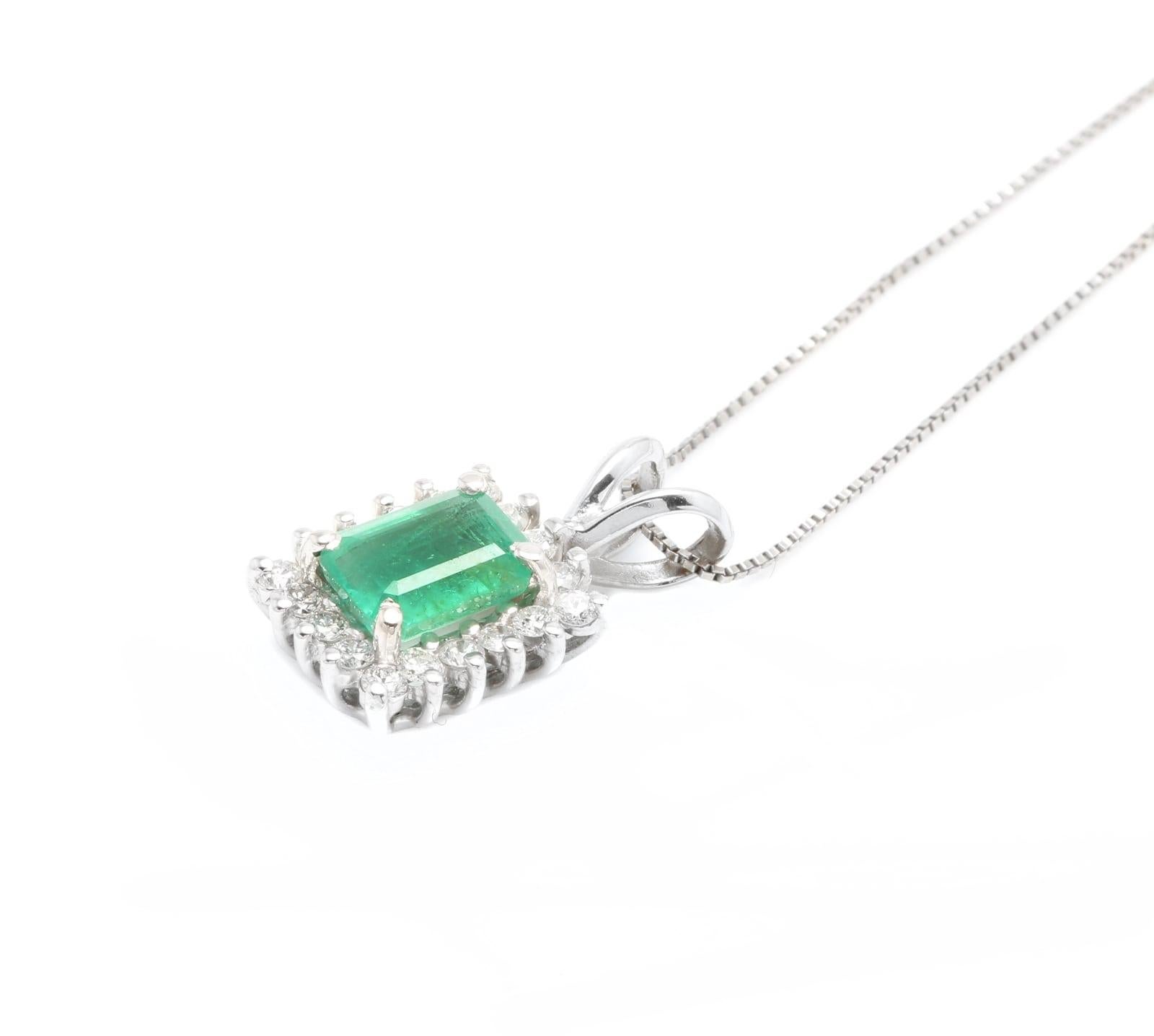 Mixed Cut 1.50ct Natural Emerald and Diamond 14k Solid White Gold Necklace For Sale