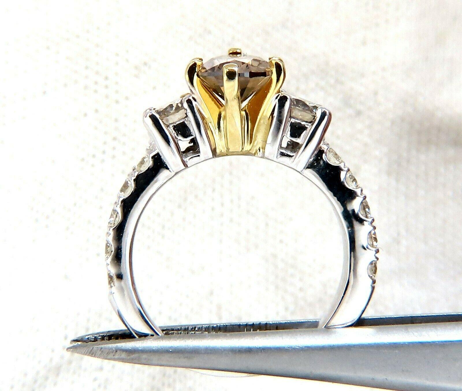 1,50 Karat natürlicher Fancy Braun und 1,30 Karat Diamanten Mod Drei Ring 14 Karat im Zustand „Neu“ im Angebot in New York, NY