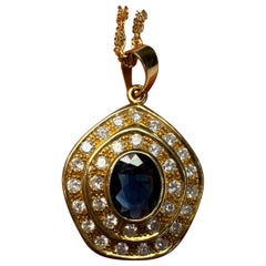 Collar de oro de 18 quilates con colgante de zafiro ovalado de 1,50 ct y diamantes