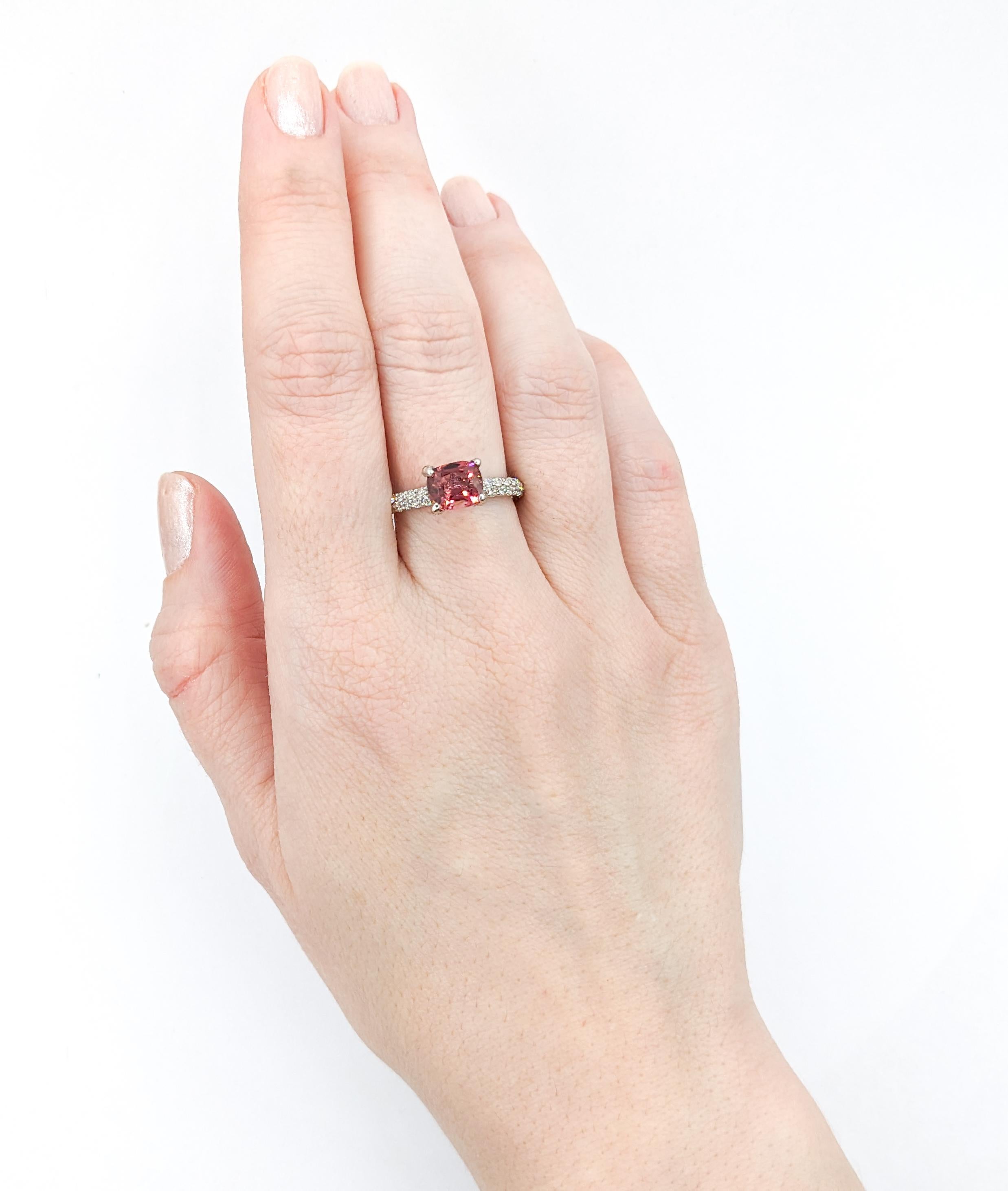 Bague en platine avec tourmaline rose 1,50 carat et diamants Pour femmes en vente