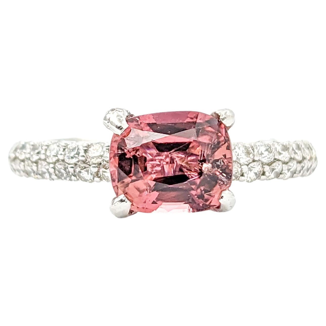 Bague en platine avec tourmaline rose 1,50 carat et diamants en vente