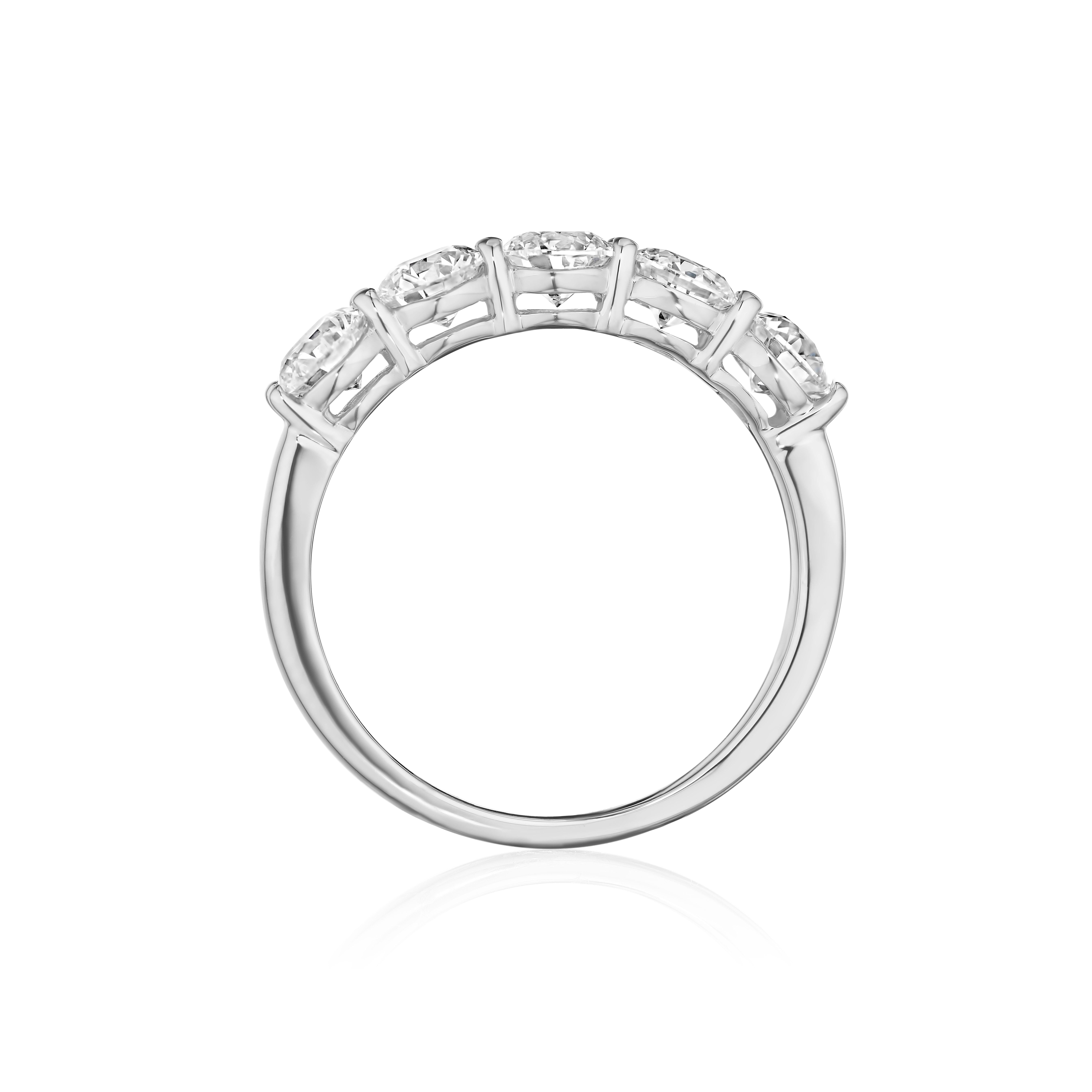 1.50ct Round Diamond Band in 18KT Gold In New Condition For Sale In New York, NY