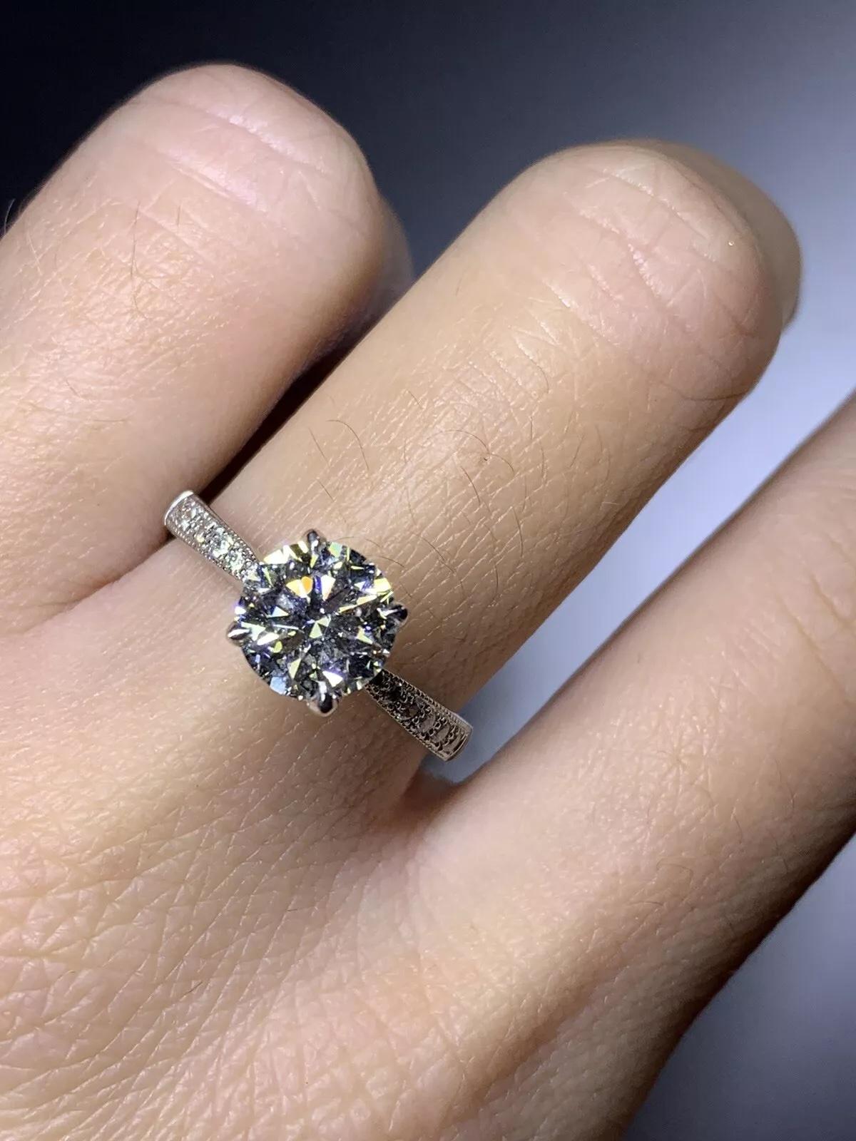 da uomo o donna Anello di fidanzamento con diamante rotondo da 1,50 carati in oro bianco 18 carati. in vendita