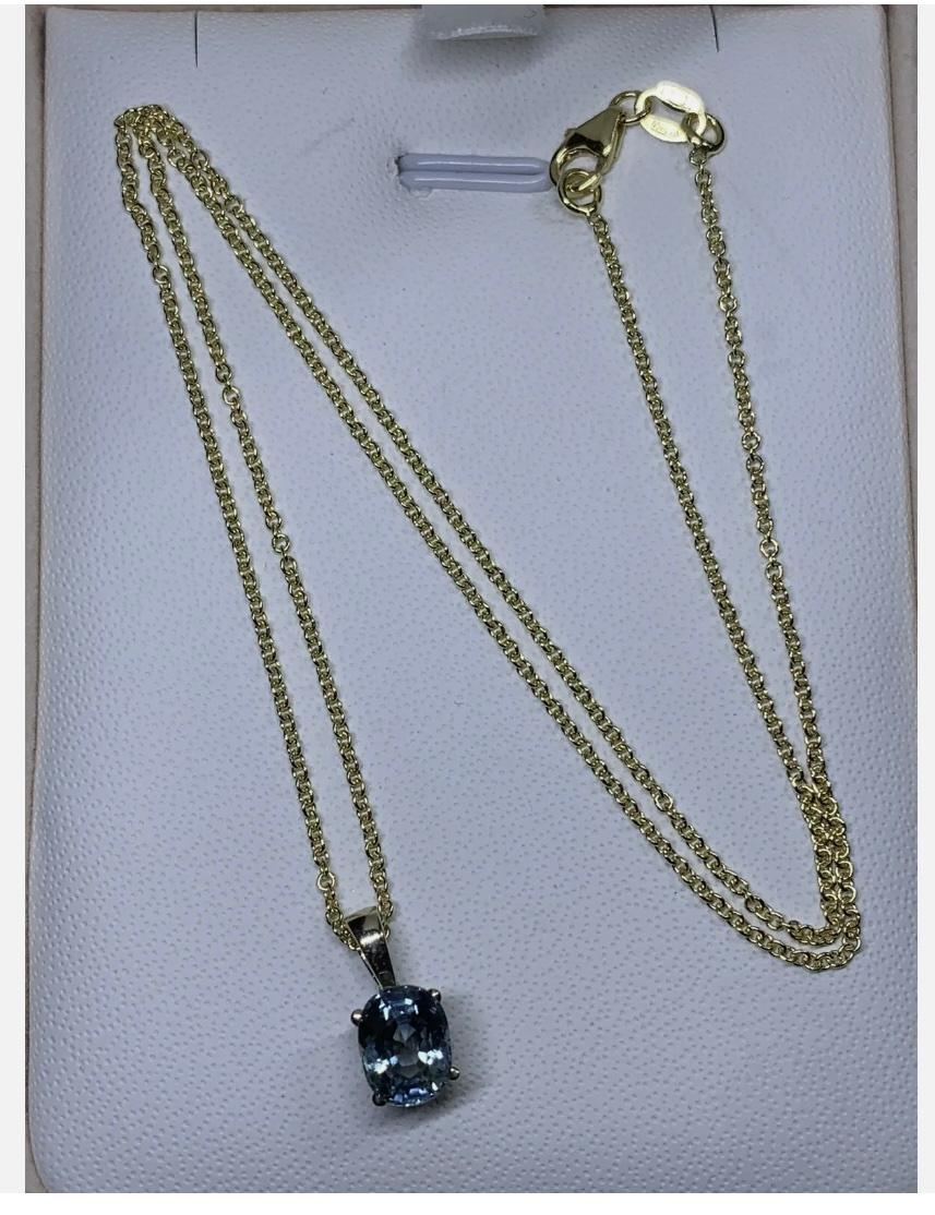 Collier à pendentifs en or jaune 18ct avec solitaire en saphir de 1,50ct Pour femmes en vente