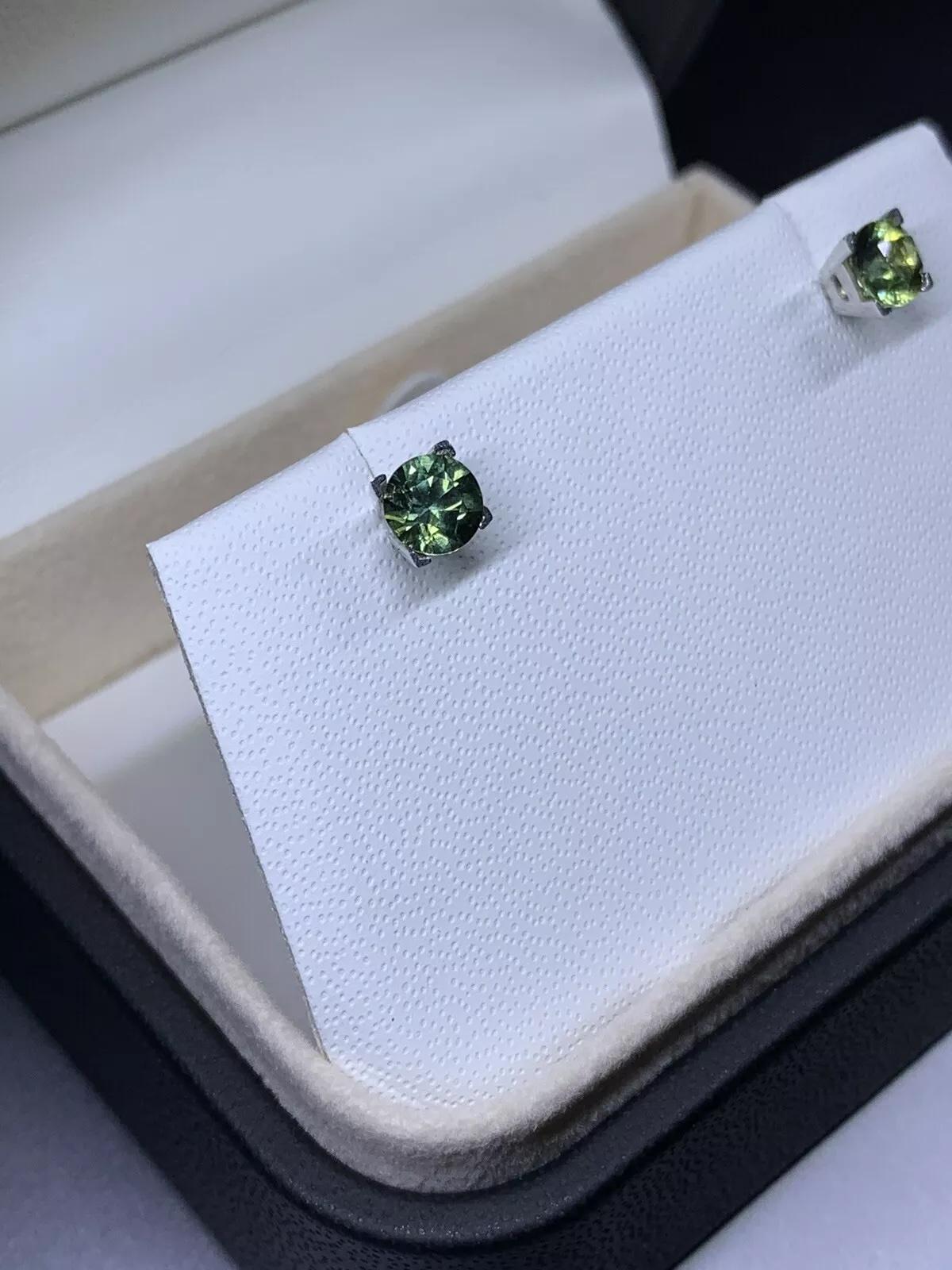 Women's or Men's 1.50ct Teal Sapphire Studs Earrings 18ct White Gold. For Sale