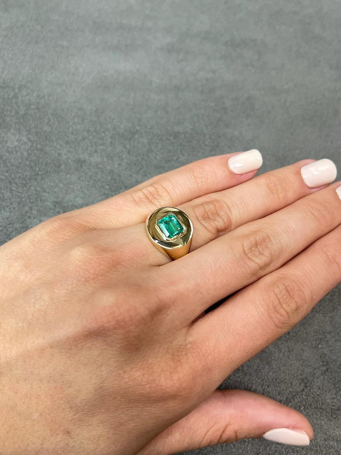 1.50cts 18K Colombian Emerald-Emerald Cut Solitaire Bezel Set Signet Ring In New Condition For Sale In Jupiter, FL