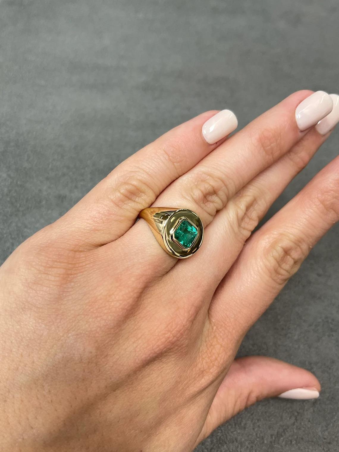 Women's 1.50cts 18K Colombian Emerald-Emerald Cut Solitaire Bezel Set Signet Ring For Sale