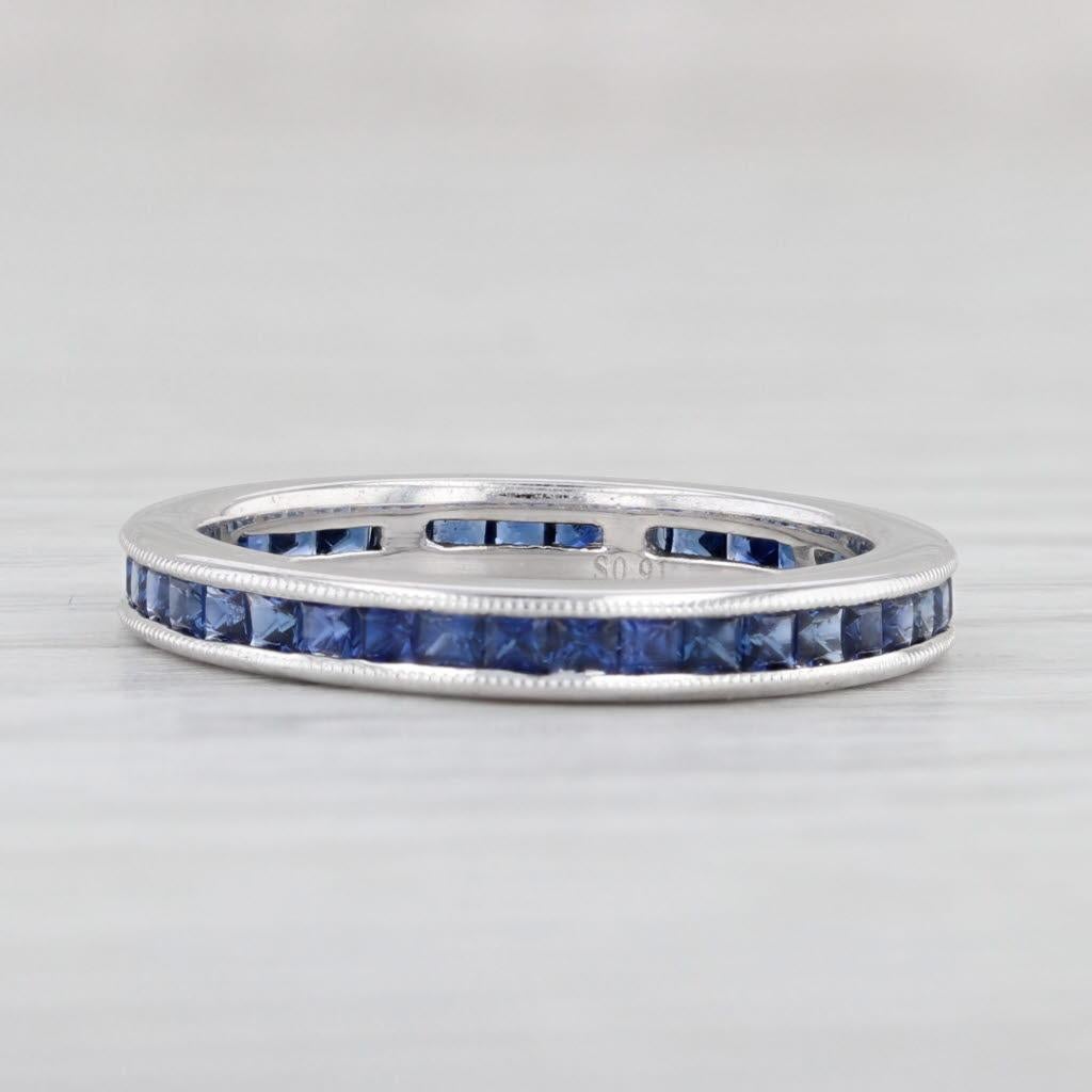 Informations sur les pierres précieuses :
- Saphirs naturels -
Total des carats - 1.50ctw
Coupe - carrée
Couleur - Bleu foncé
Traitement - Chauffé

Métal : Or blanc 18k
Poids : 2.4 grammes 
Timbres : K18 
Hauteur au-dessus du doigt : 2 mm
Largeur de