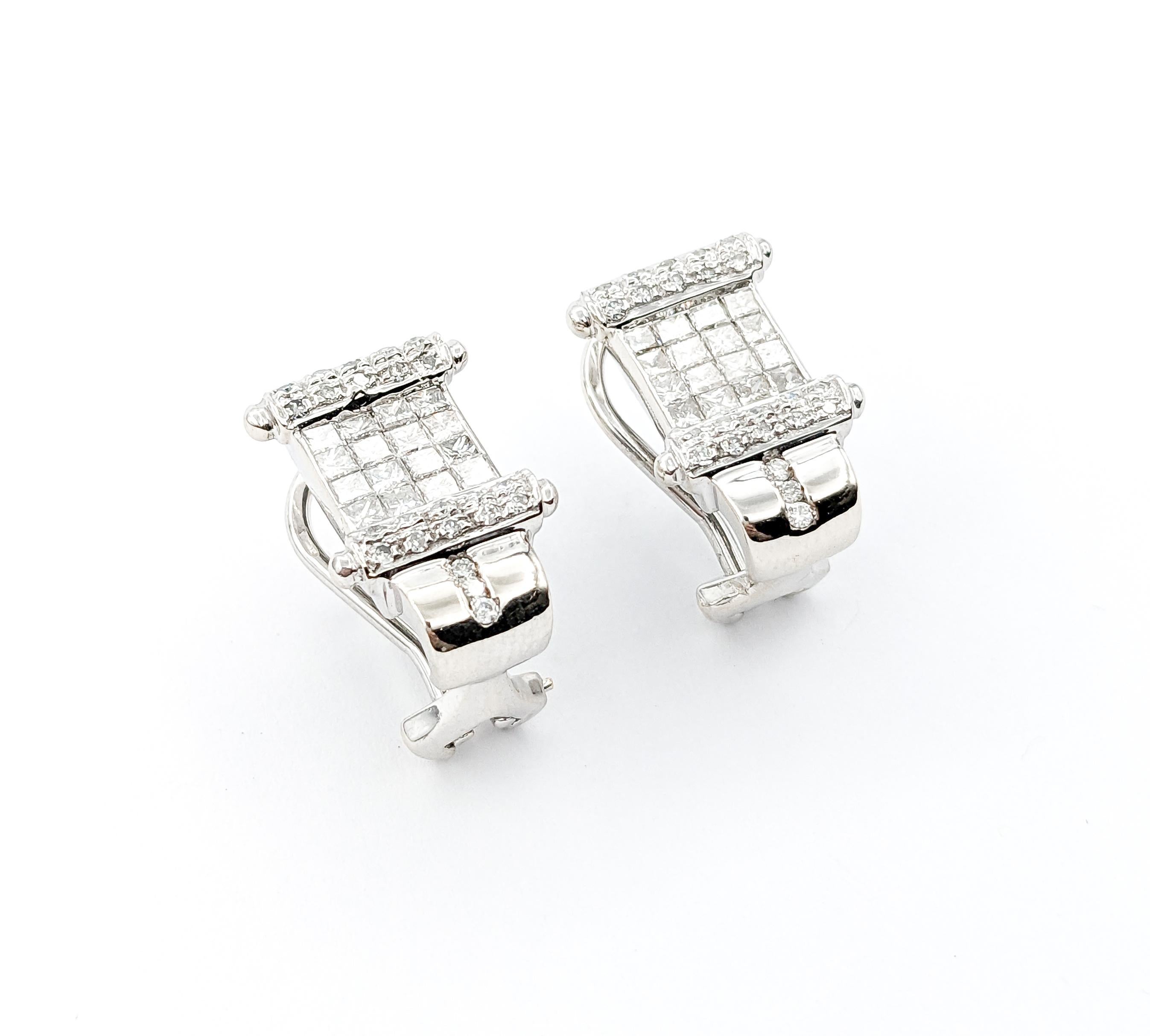 1,50 Karat Diamant Omega-Ohrringe mit Rückenlehne aus Weißgold

Wir stellen Ihnen diese wunderschönen Diamant-Ohrringe Omega Back vor, die aus 14 Karat Weißgold gefertigt sind. Die Ohrringe bestehen aus 1,50 ctw Diamanten und sind unsichtbar