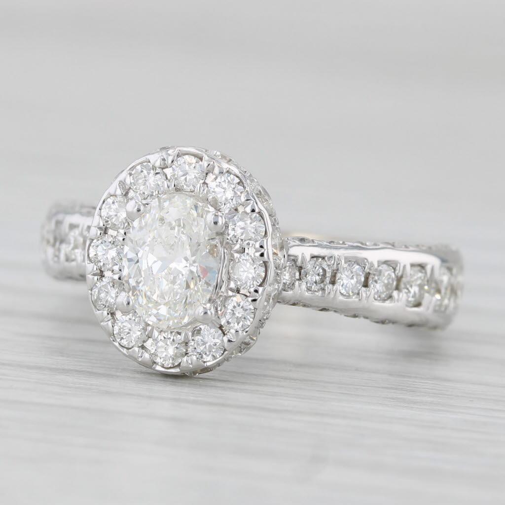 Anello di fidanzamento aureolato con diamante ovale da 1,50 carati in oro bianco 14k, misura 4,5 in vendita 1