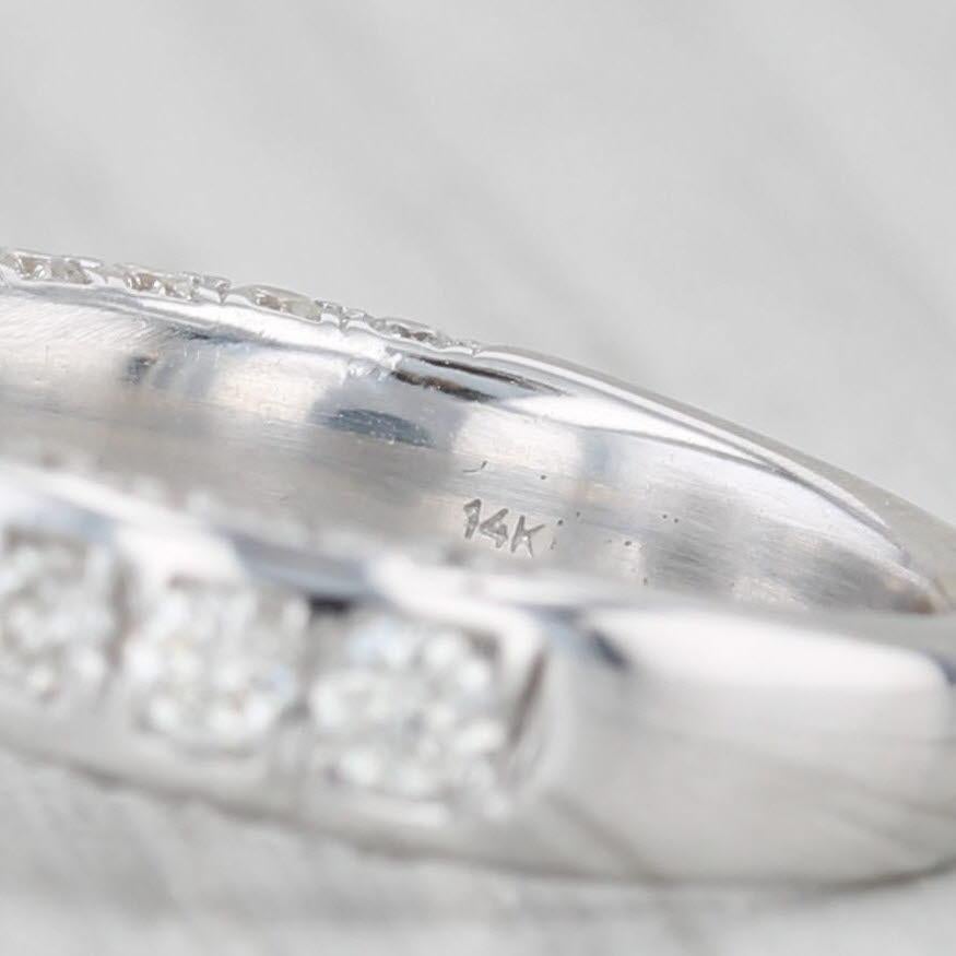 Anello di fidanzamento aureolato con diamante ovale da 1,50 carati in oro bianco 14k, misura 4,5 in vendita 2