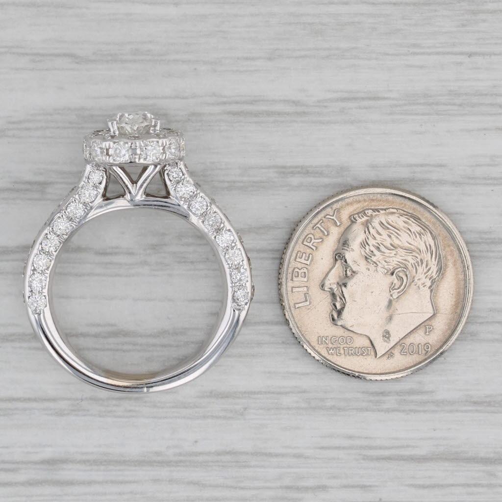 Anello di fidanzamento aureolato con diamante ovale da 1,50 carati in oro bianco 14k, misura 4,5 in vendita 3