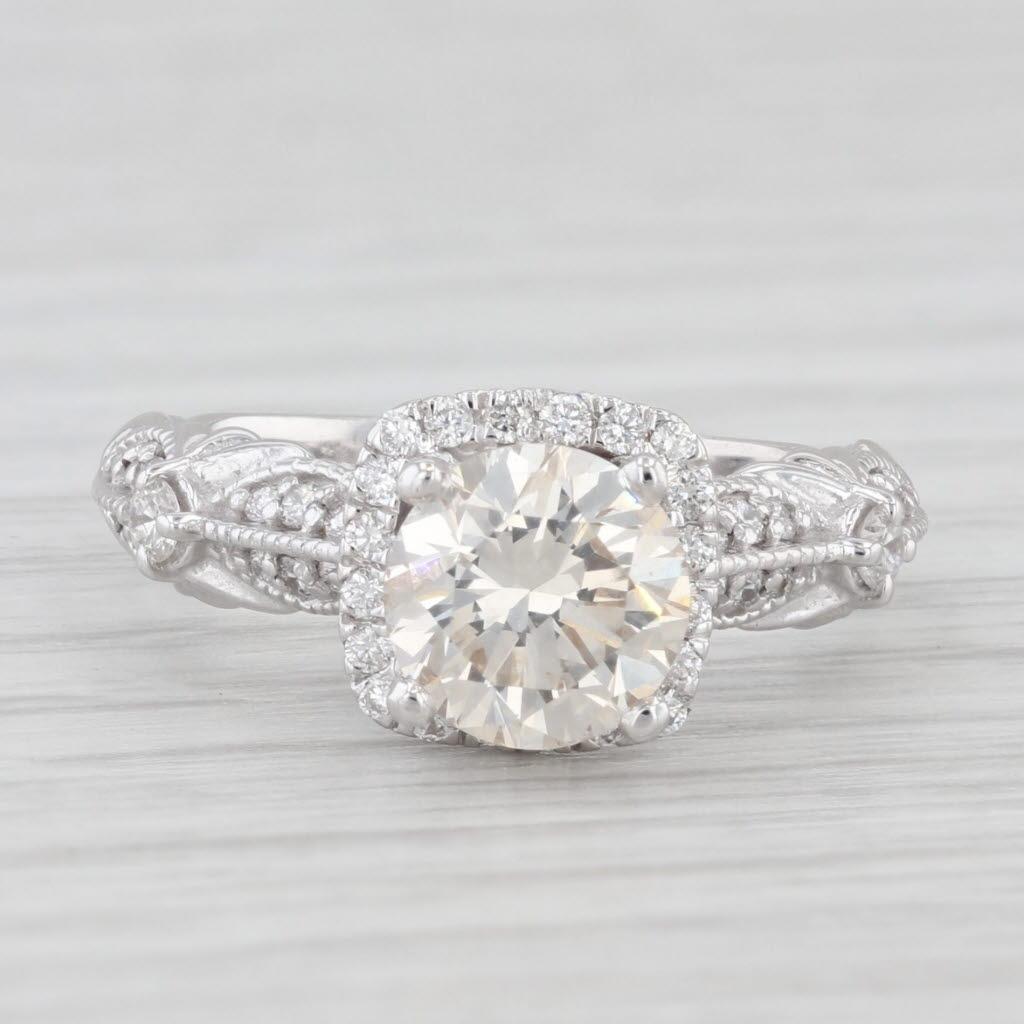 Informazioni sulla gemma:
- Diamante Nature -
Carati - 1,26ct
Taglio - Brillante rotondo
Colore - L - M
Chiarezza - VS2
Questo diamante ha un forte UV blu. 

- Diamanti naturali -
Carati totali - 0,24ctw
Taglio - Brillante rotondo
Colore - F -