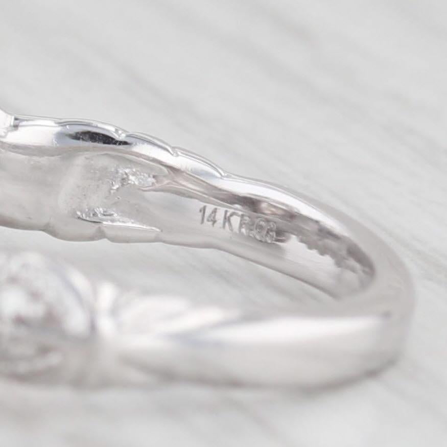 Donna Anello di fidanzamento con diamante rotondo a forma di aureola da 1,50 ct. in oro bianco 14k, dimensione 5,25 cattedrale in vendita