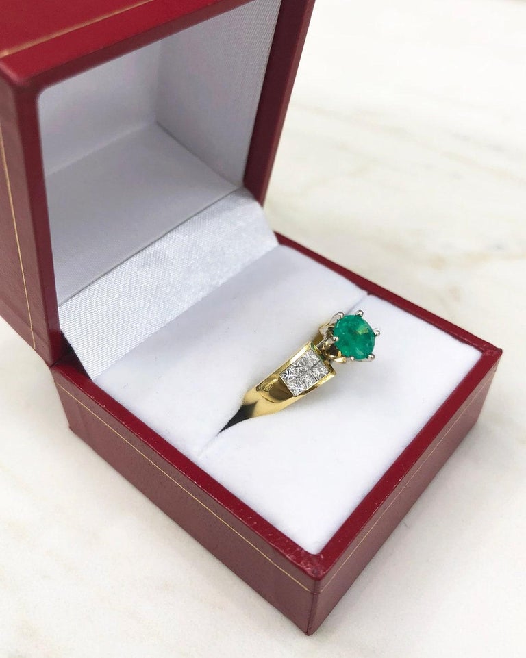 1.50tcw 14K Colombian Emerald-Round Cut & Diamond Gold Statement Ring For Sale 3