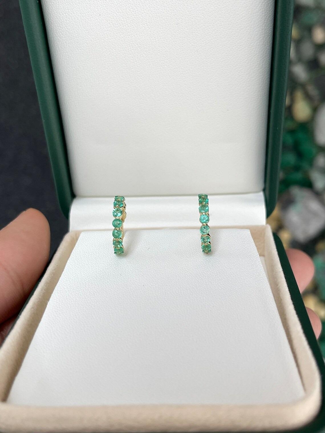 1.50tcw 14K Natural Medium Green Round Cut Emerald Prong Set Half Hoop Earrings en vente 2