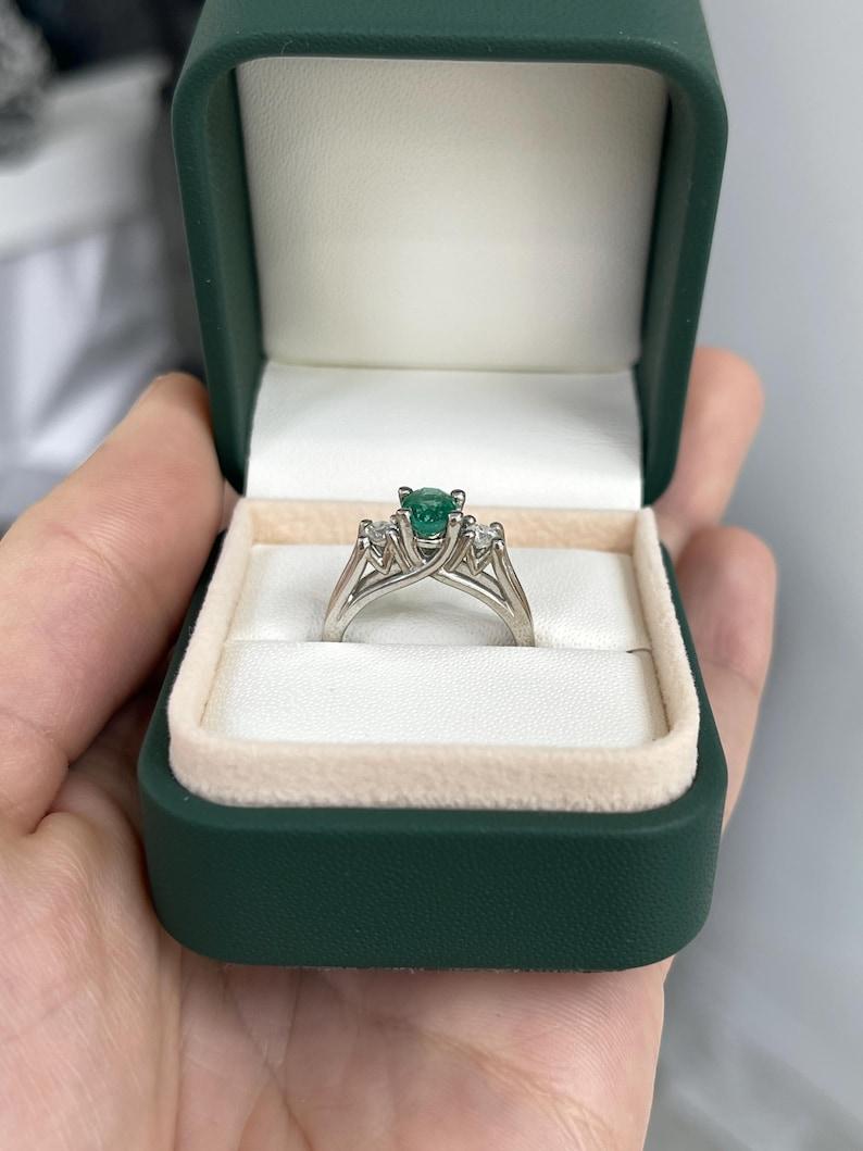1.50tcw 14K Oval Emerald & Diamond Three-Stone Ring - Lush Green 585 White Gold In New Condition For Sale In Jupiter, FL